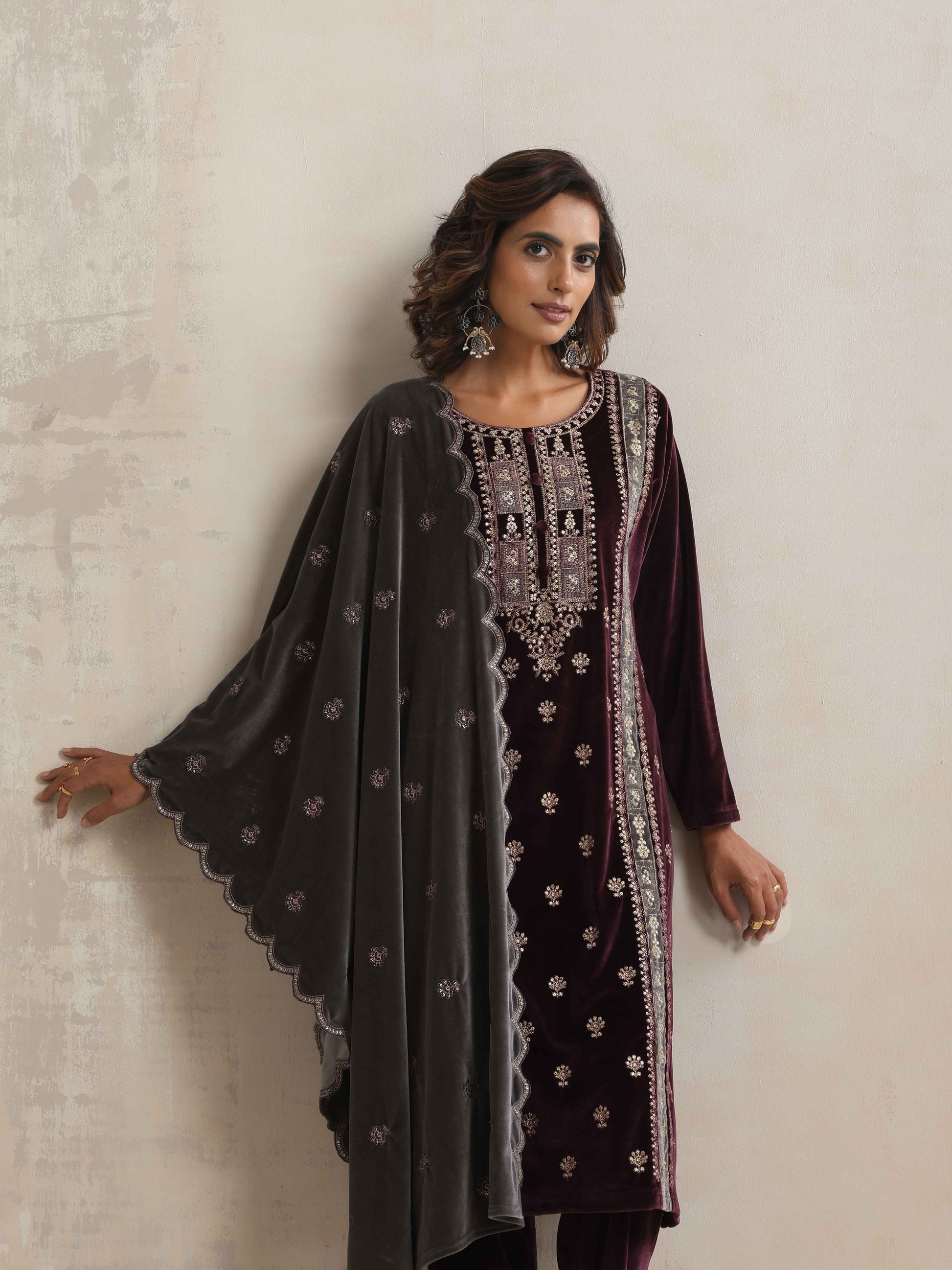 trueBrowns Purple Velvet Embroidered Kurta Pant Dupatta Set | Swadesiicart
