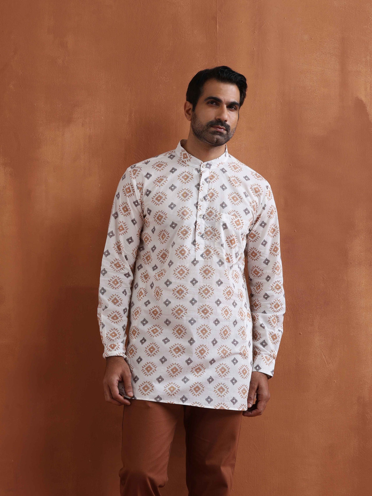 trueBrowns Men's Ivory Printed Short Kurta | Swadesiicart