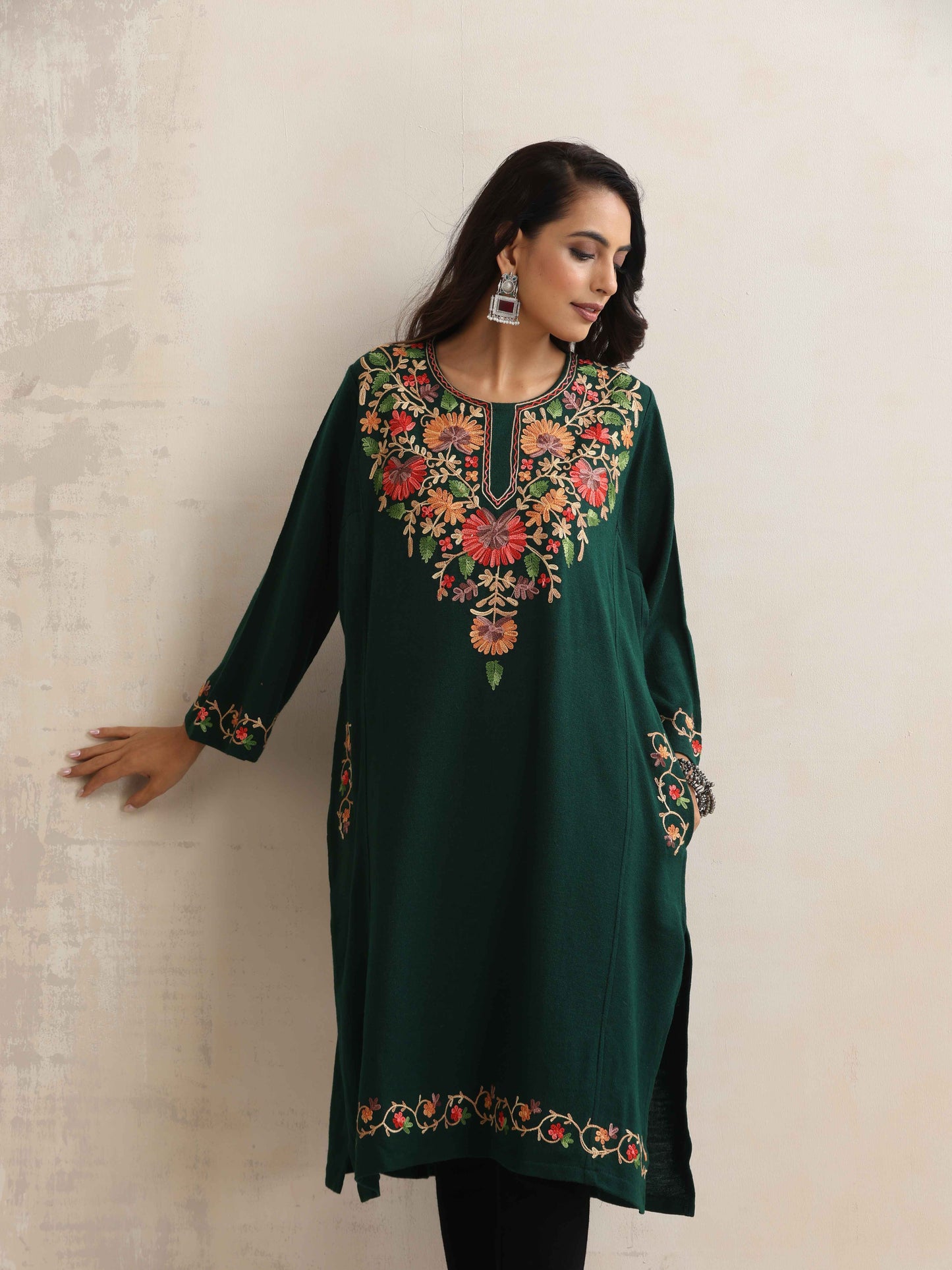 trueBrowns Green Kashmiri Embroidered Woollen Phiran Kurta | Swadesiicart