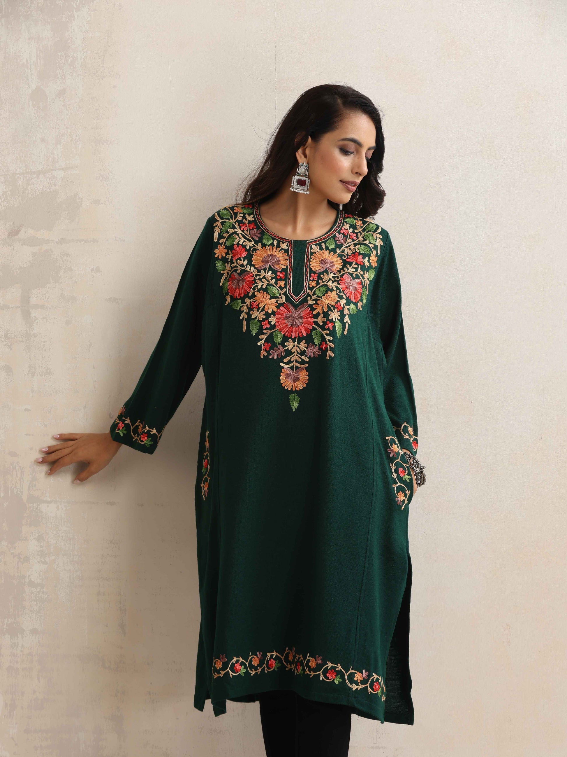 trueBrowns Green Kashmiri Embroidered Woollen Phiran Kurta | Swadesiicart