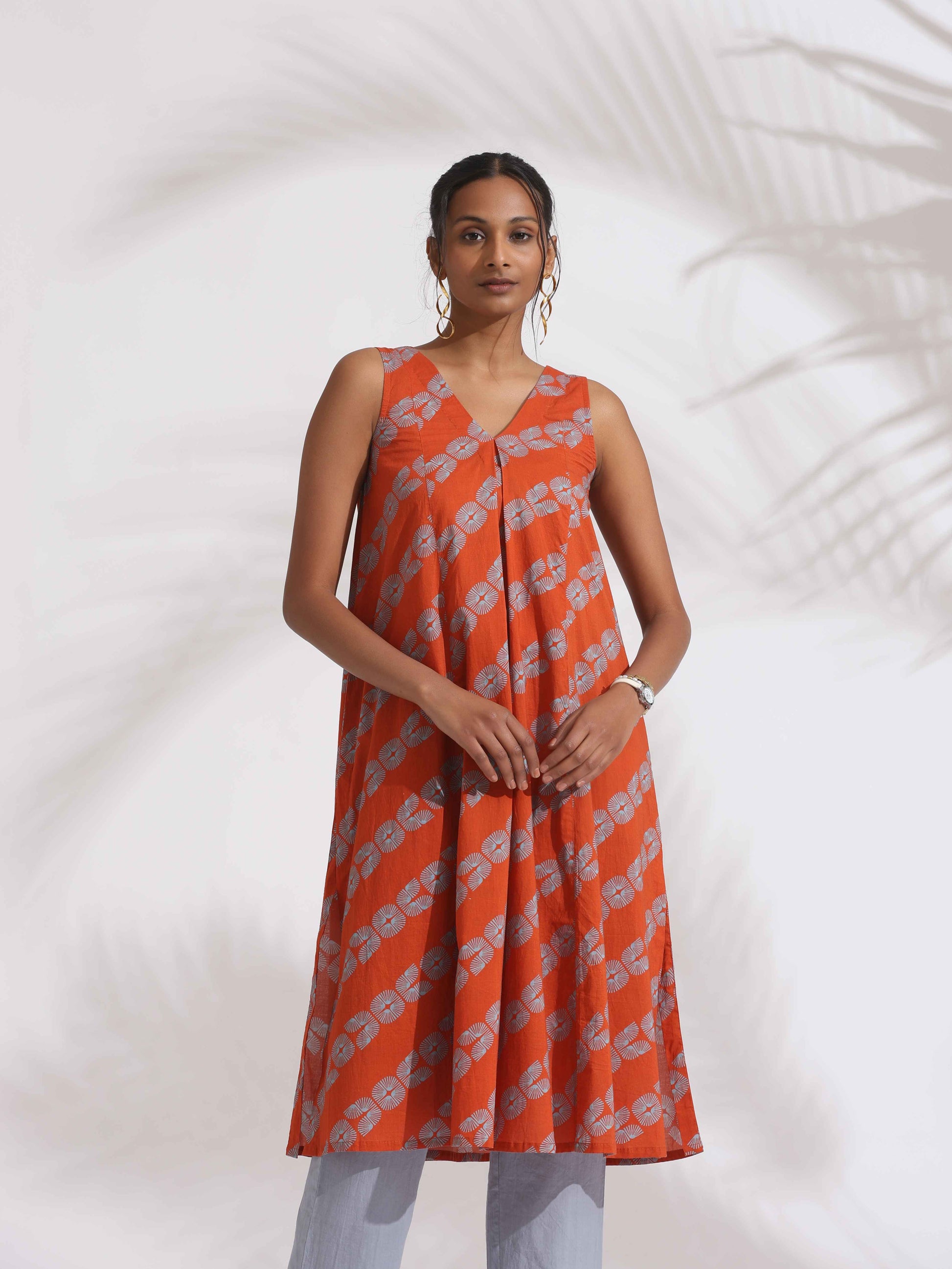 trueBrowns Orange Cotton Print Sleeveless Kurta Set | Swadesiicart