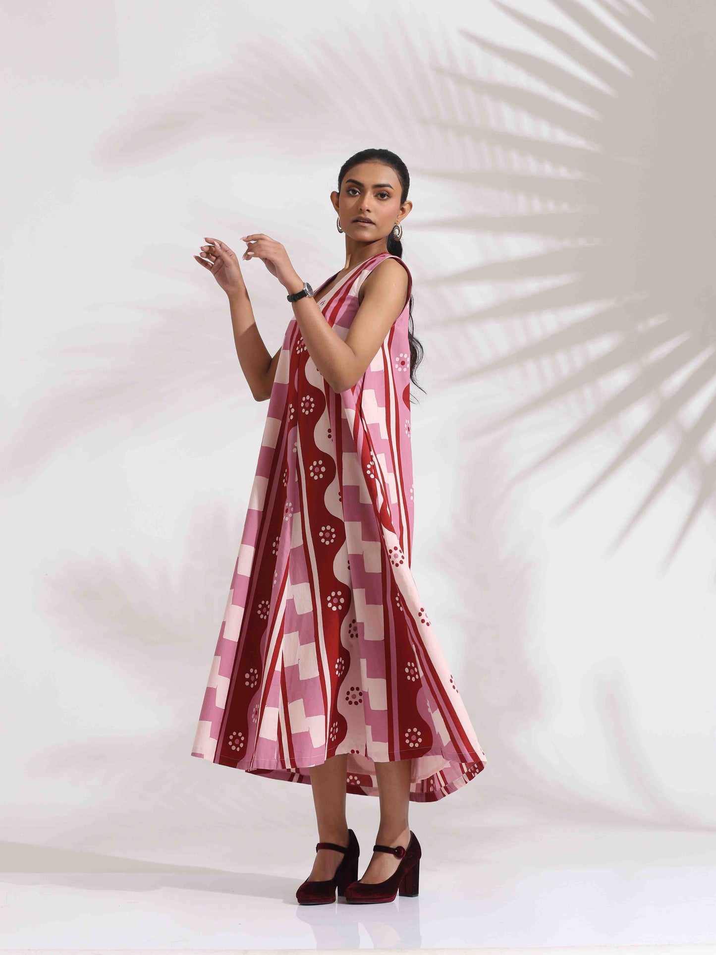 trueBrowns Pink Cotton Abstract Print Dress | Swadesiicart