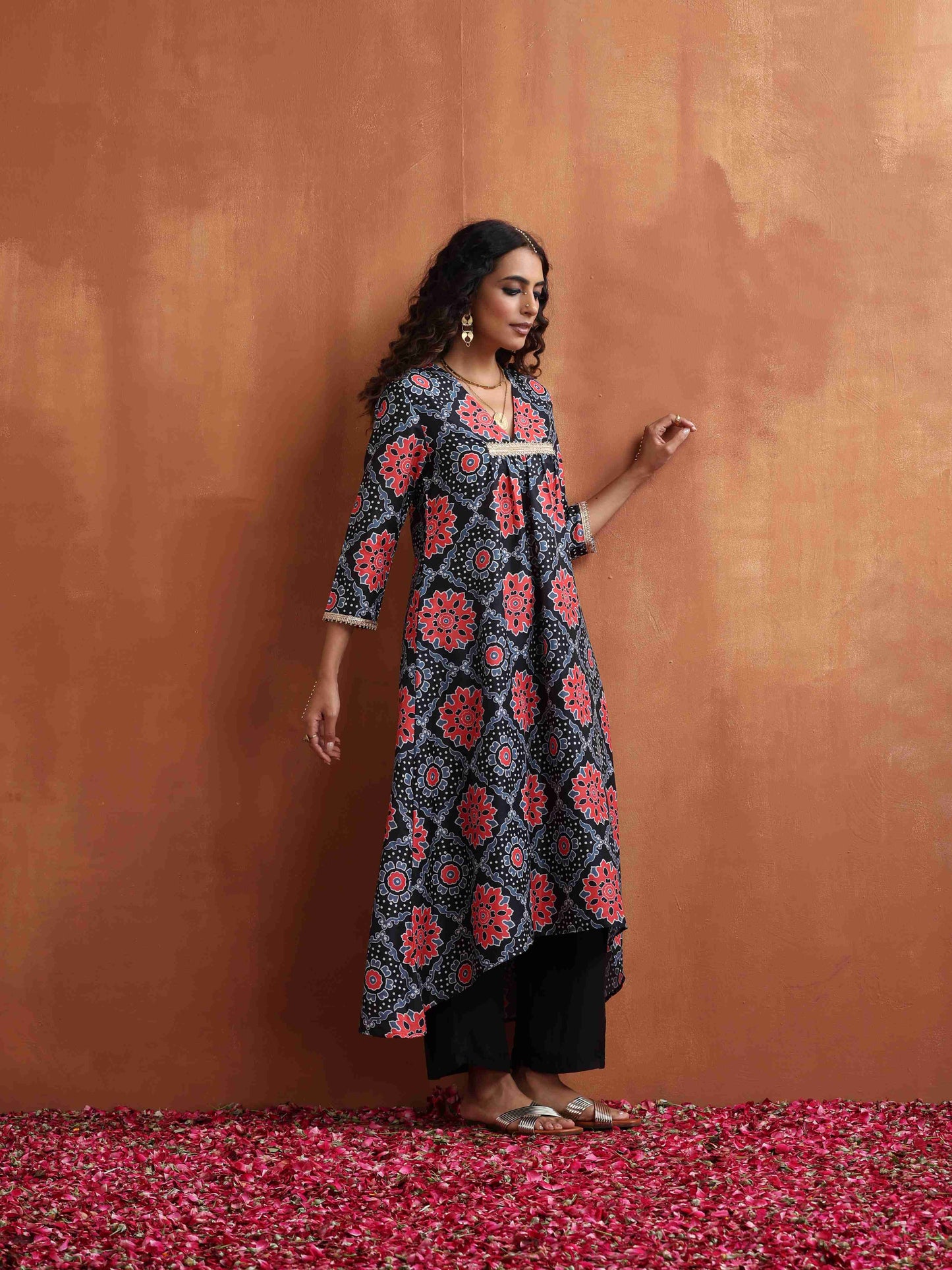trueBrowns Black Ajrak Print Kurta Set | Swadesiicart