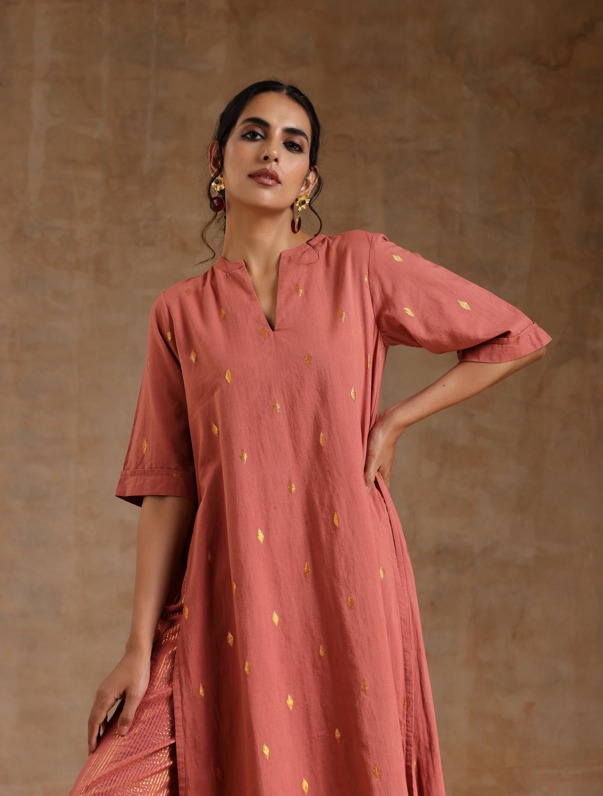 trueBrowns Blush Gold Cotton Relaxed High-Low Kurta Set | Swadesiicart