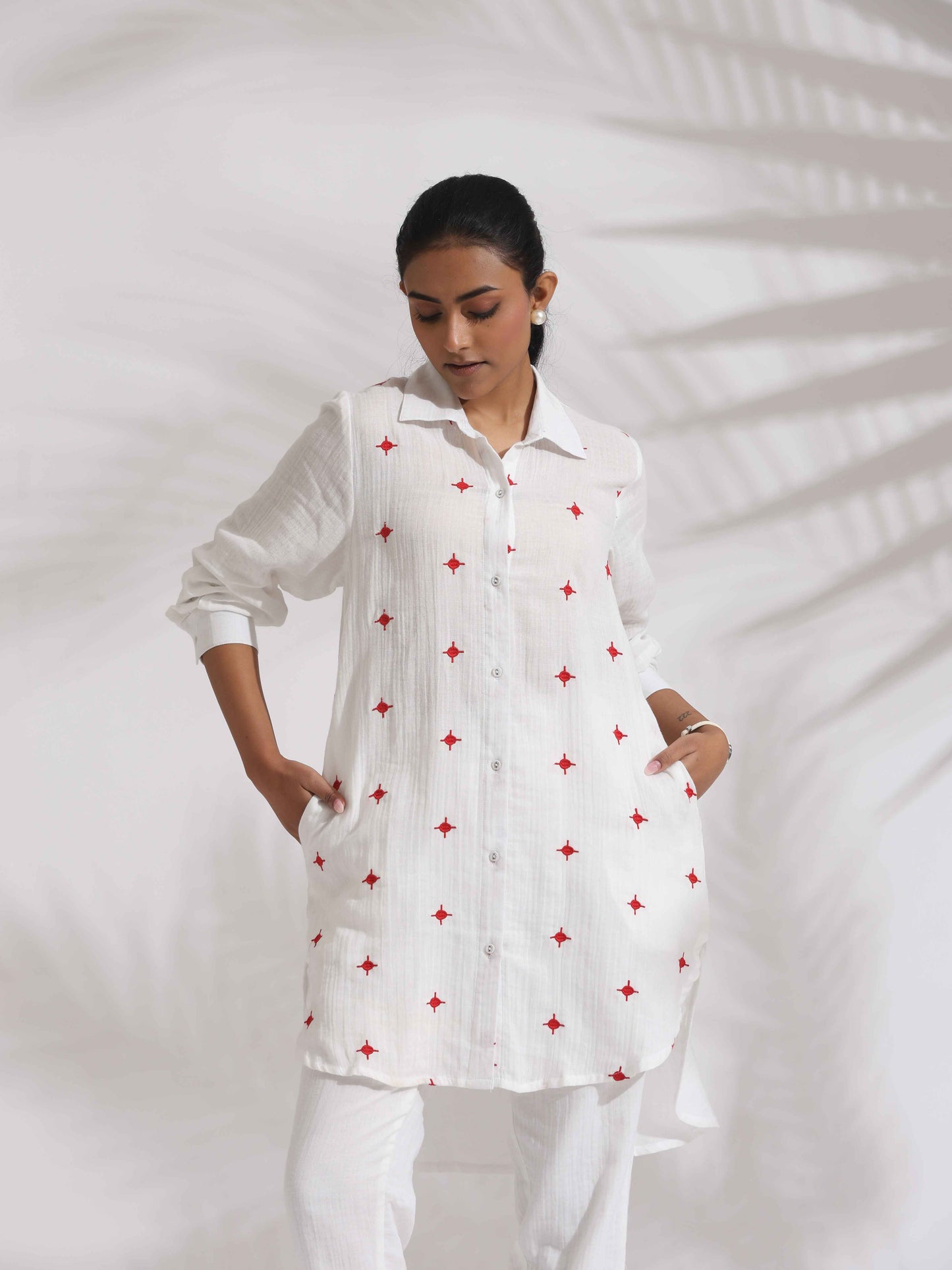 trueBrowns White Cotton Embroidered Kurta Co-ord Set - Swadesiicart