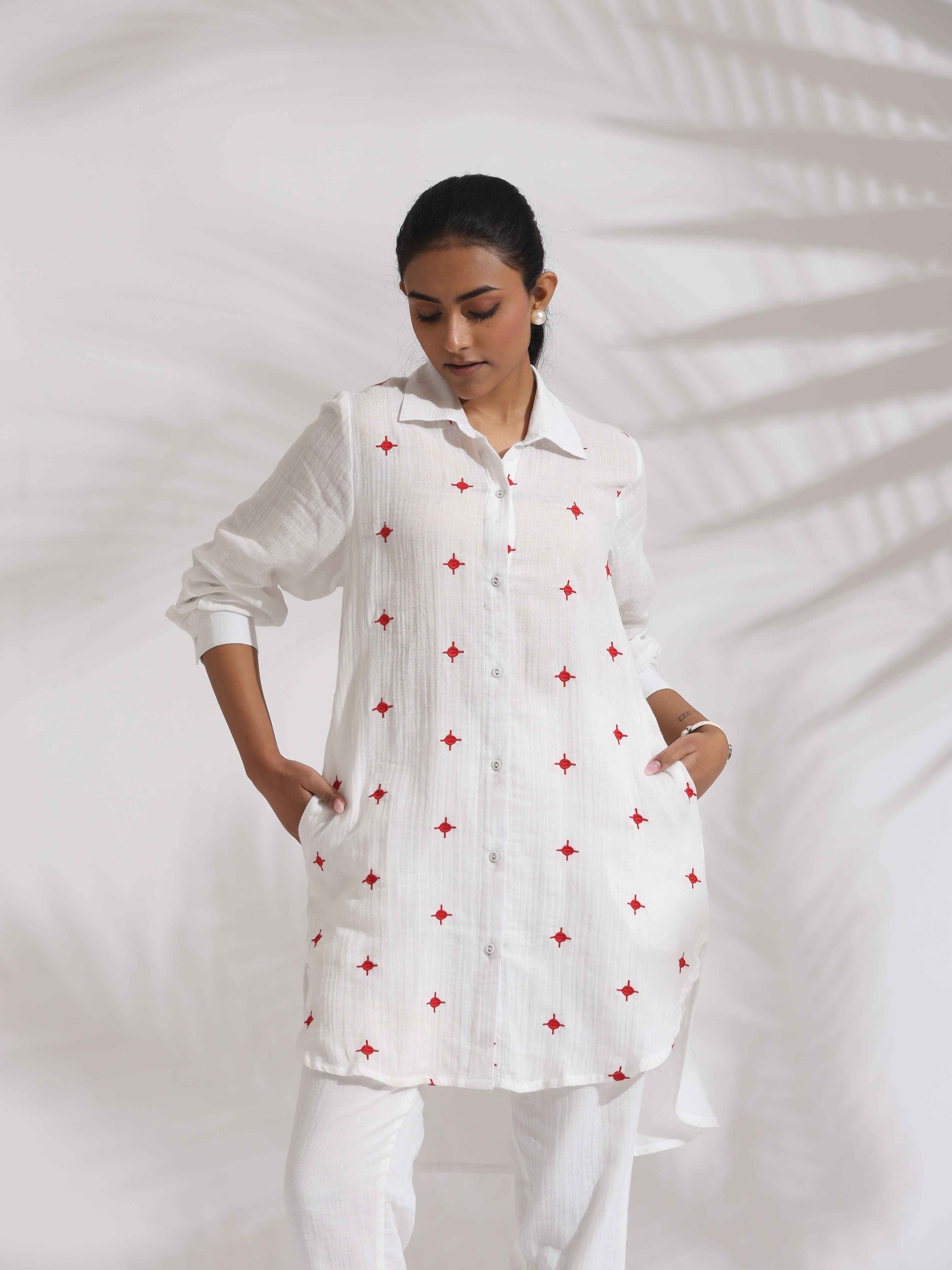 trueBrowns White Cotton Embroidered Kurta Co-ord Set - Swadesiicart