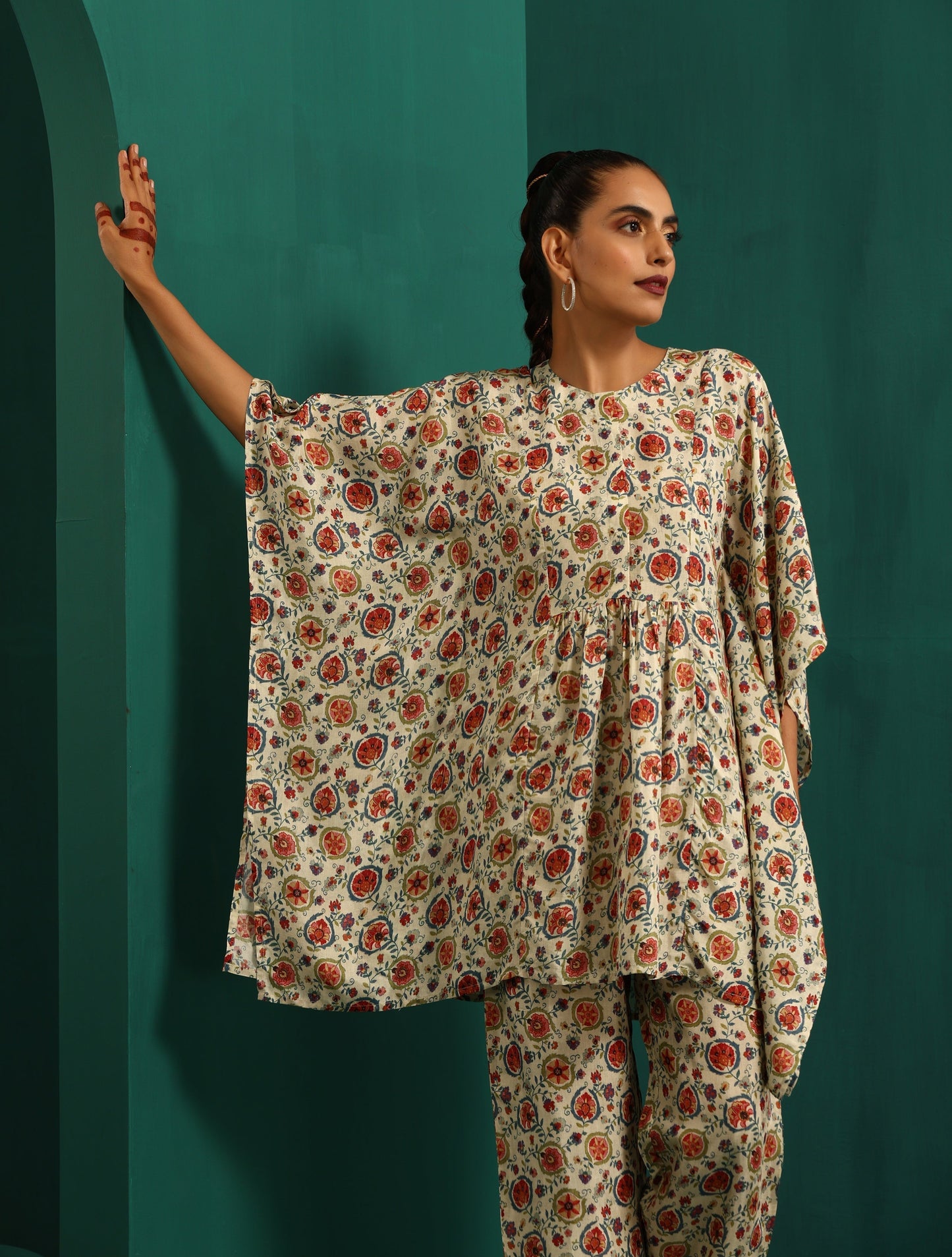 trueBrowns Off white Floral Bunch Muslin Silk Printed Kaftan Gathered Co-ord Set - Swadesiicart