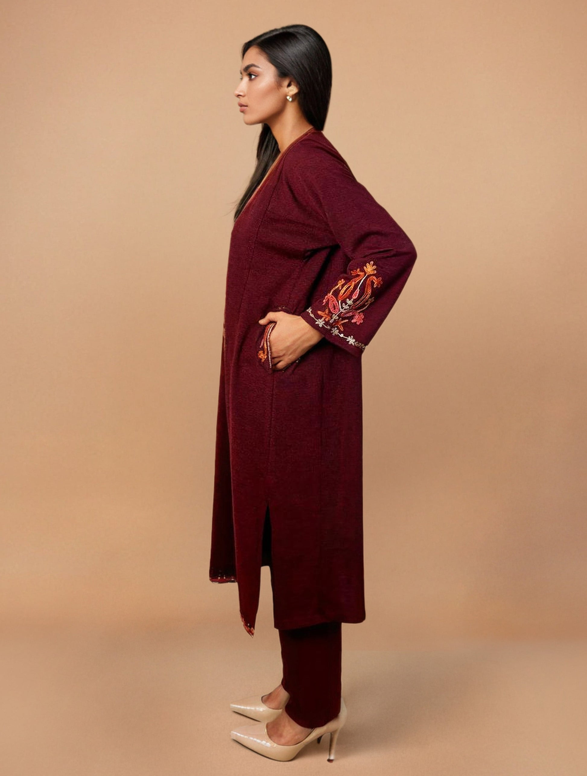 trueBrowns Maroon Embroidered Woollen Phiran Kurta Set | Swadesiicart