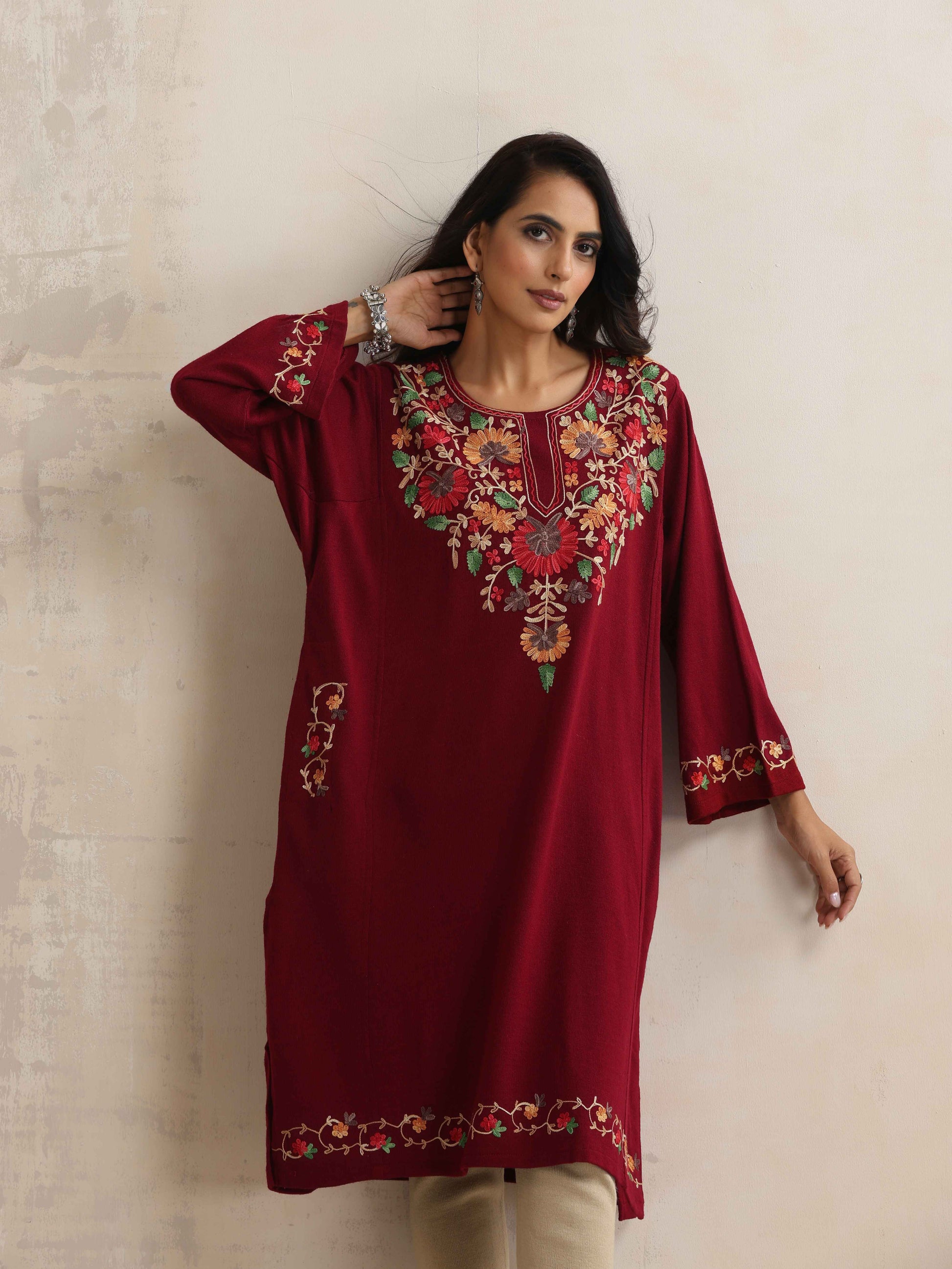 trueBrowns Maroon Kashmiri Floral Embroidered Woollen Phiran Kurta | Swadesiicart