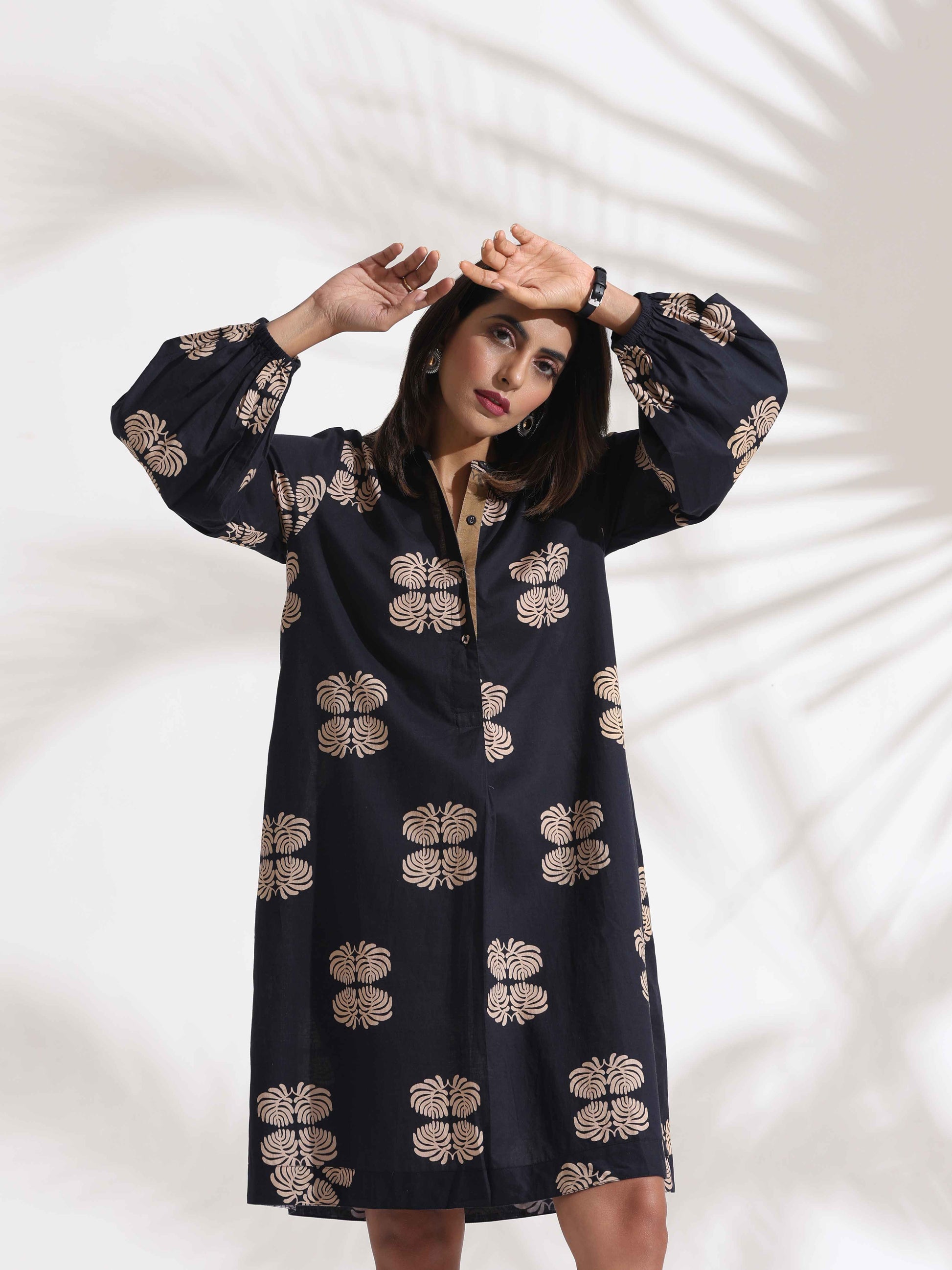 trueBrowns Black Cotton Print Short Dress | Swadesiicart