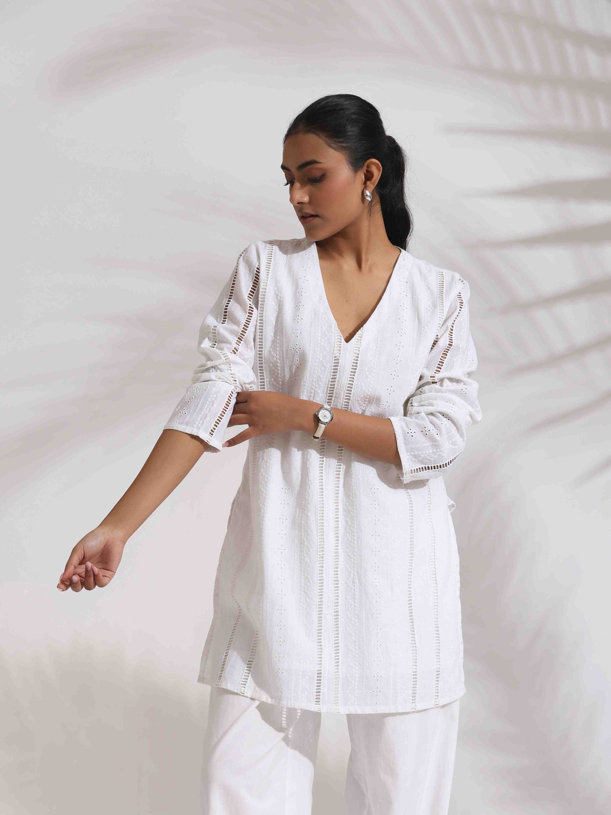 trueBrowns White Cotton Schiffli Co-ord Set - Swadesiicart