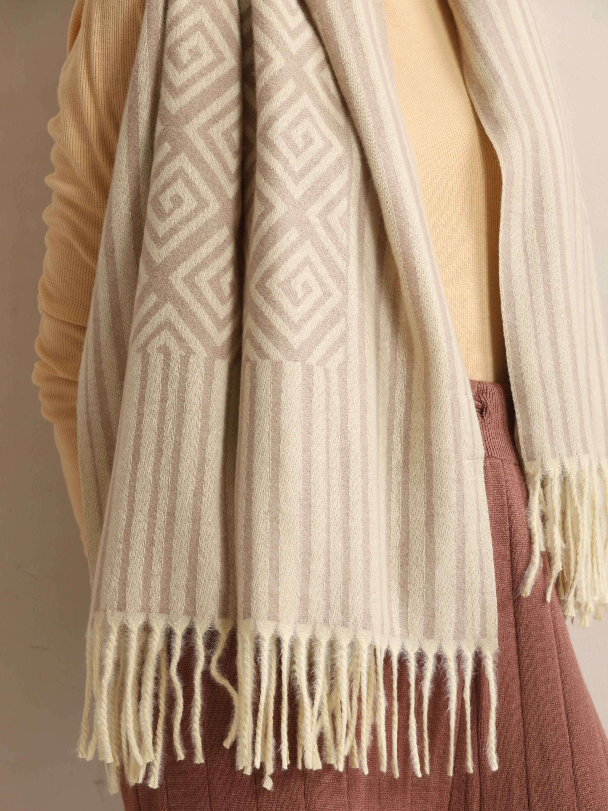 trueBrowns Beige Geometric Woollen Stole | Swadesiicart