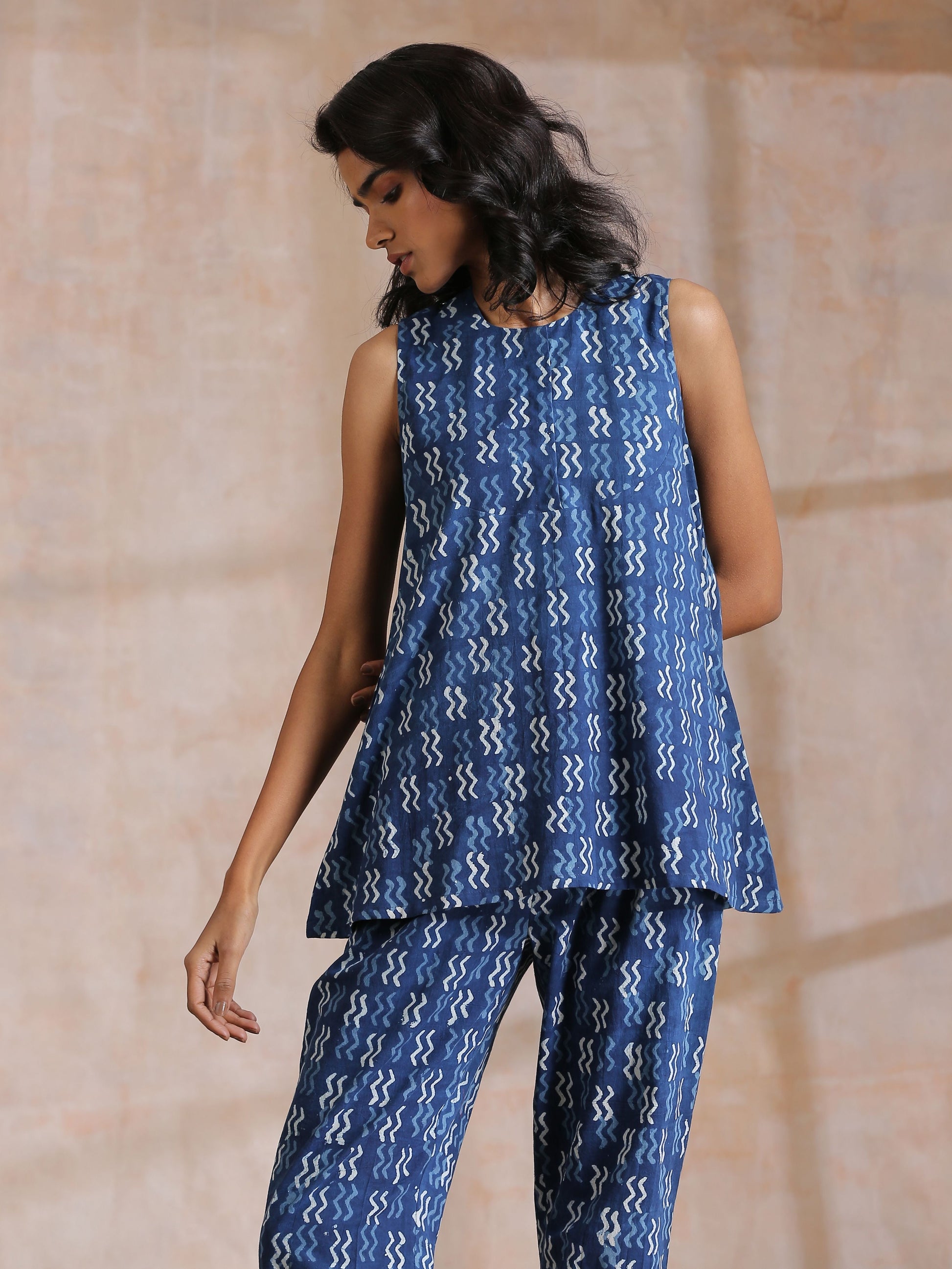 trueBrowns Indigo Dabu Zig-Zag Motifs Print Cotton Sleeveless Co-Ord Set - Swadesiicart