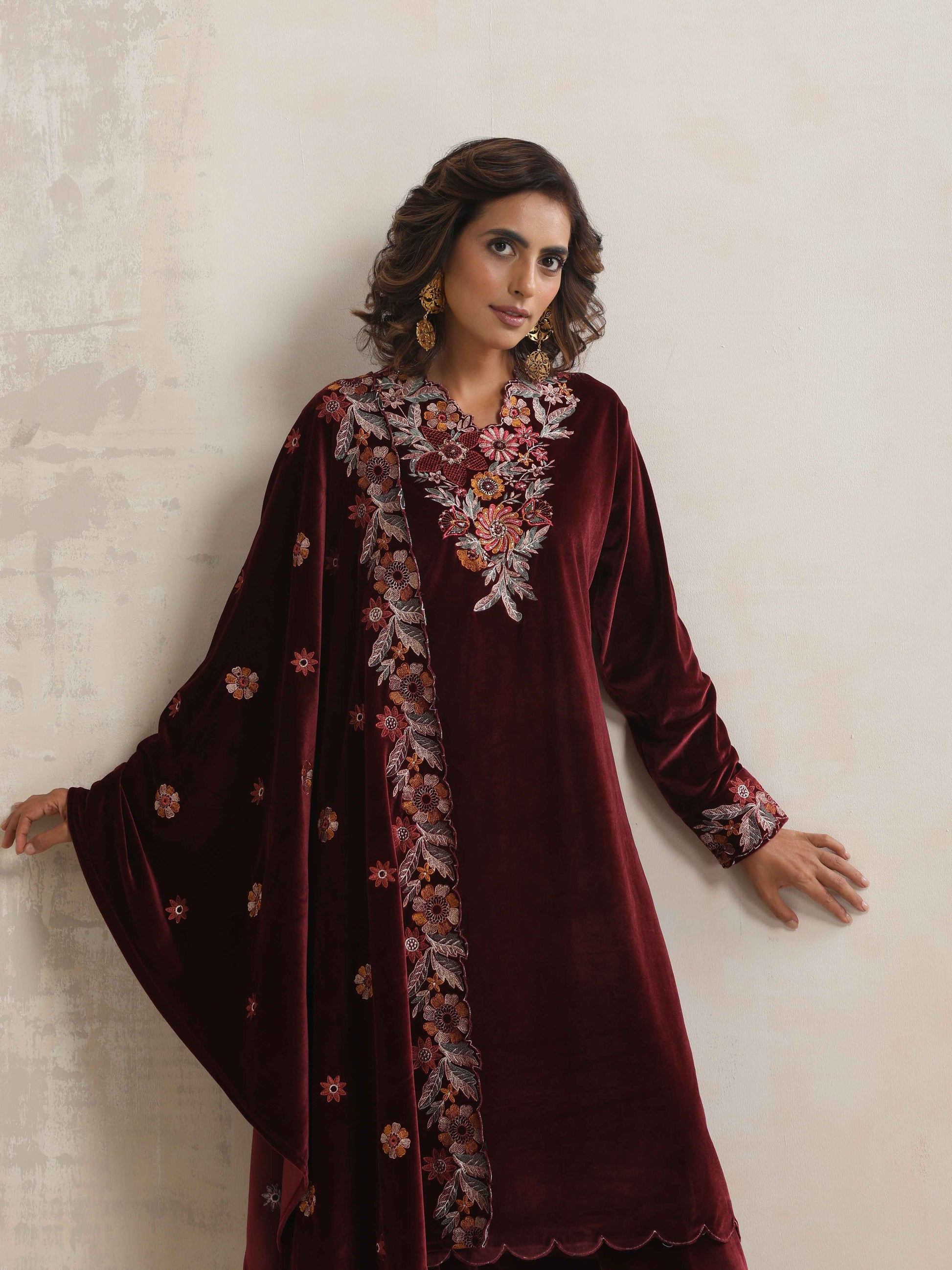 trueBrowns Maroon Velvet Floral Embroidered Kurta Pant Dupatta Set | Swadesiicart