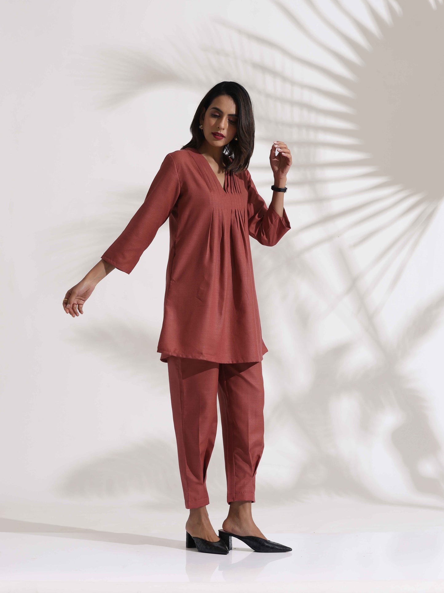 trueBrowns Pink Slub Pleated Co-ord Set - Swadesiicart