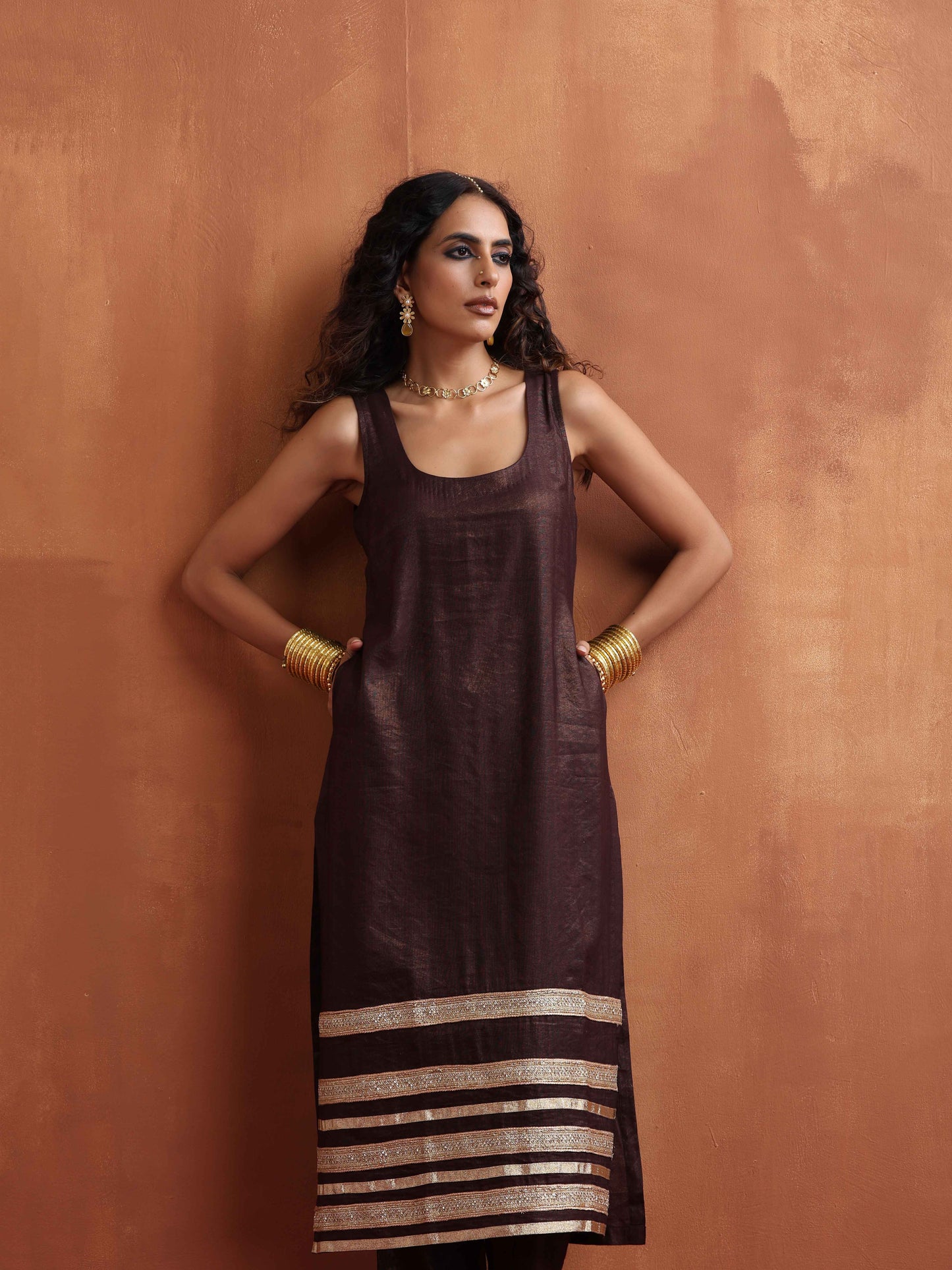 trueBrowns Brown Metallic Straight Kurta Set | Swadesiicart