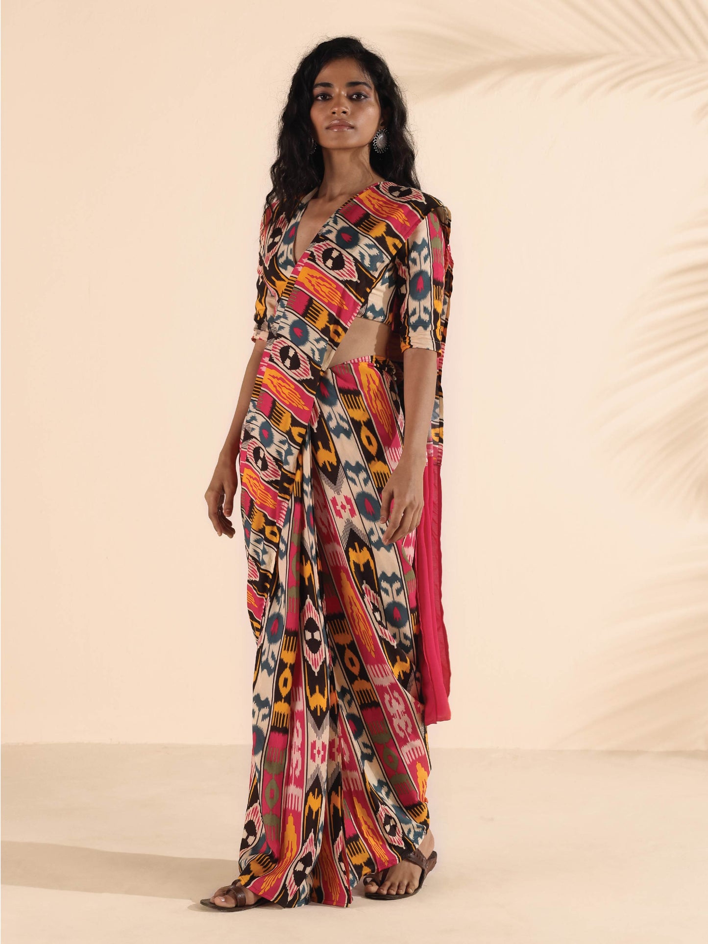trueBrowns Cola Pink Muslin Ikat Saree | Swadesiicart