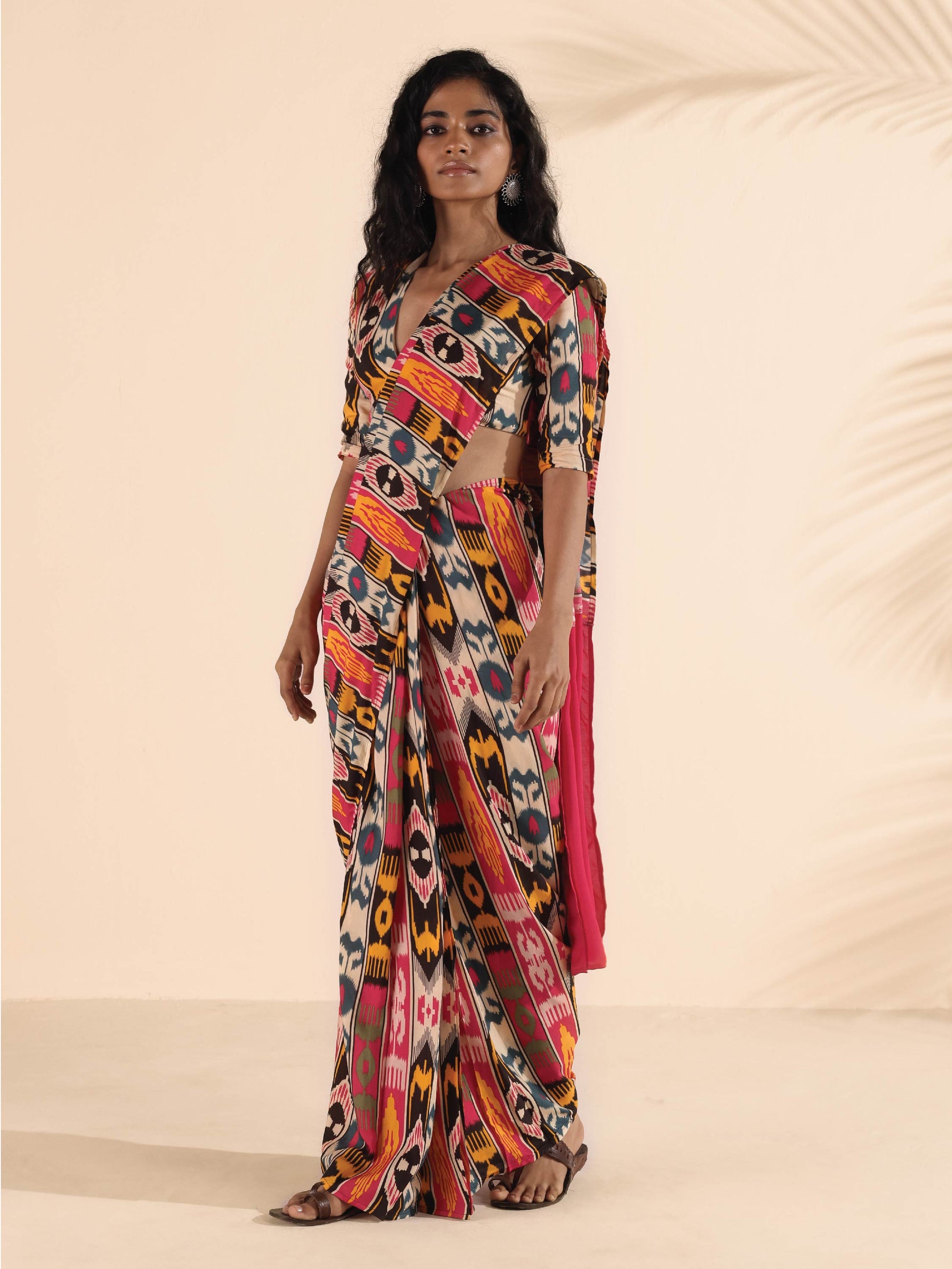 trueBrowns Cola Pink Muslin Ikat Saree | Swadesiicart