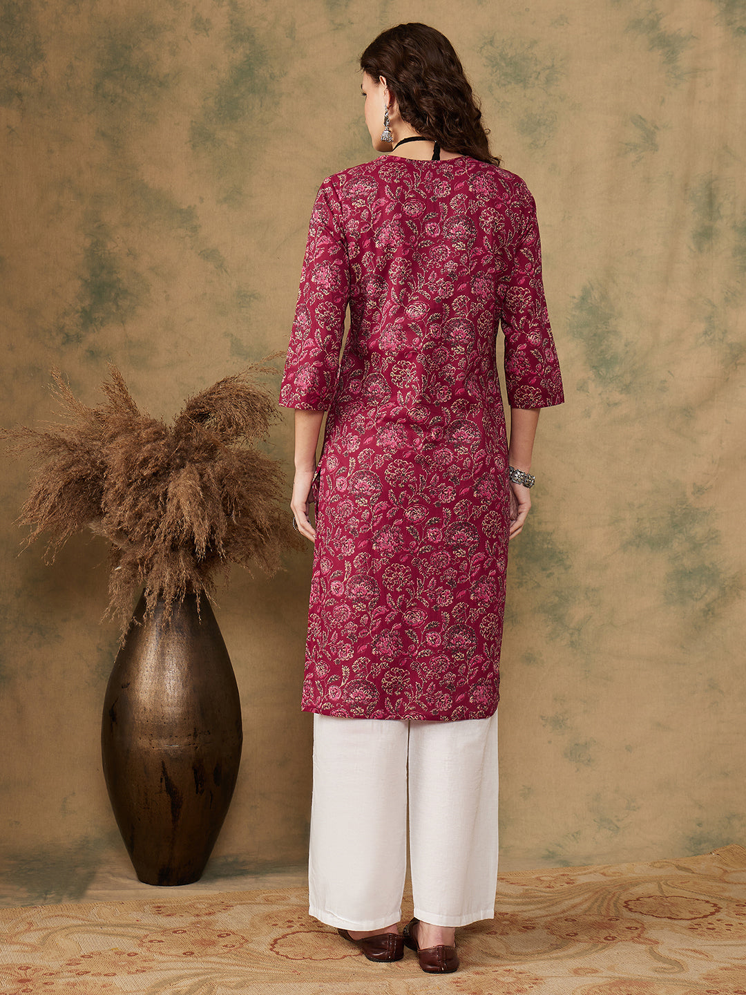 InWeave Women's Burgundy Maroon Print V Neck Lace Work Straight Kurta - Swadesiicart