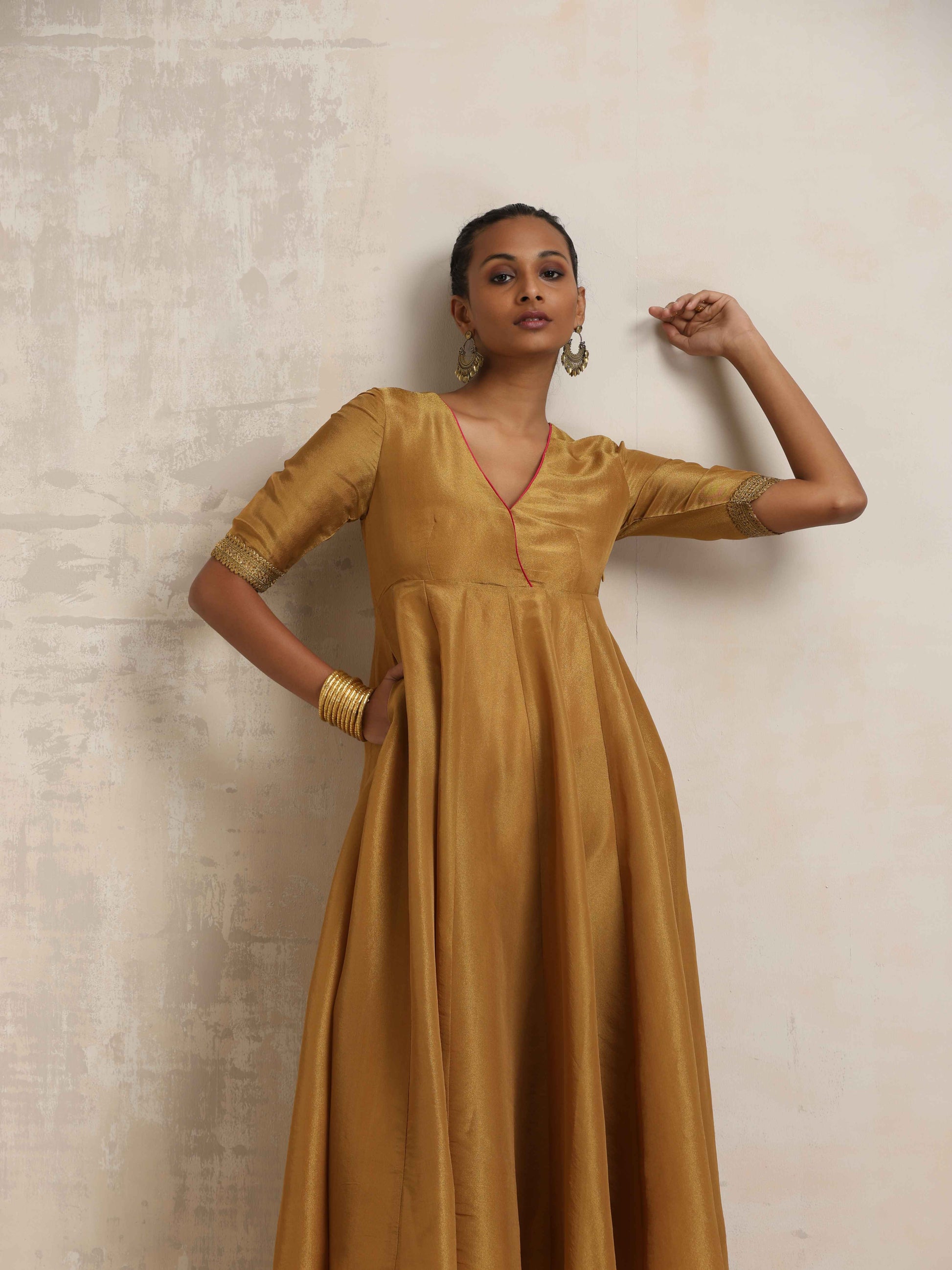 trueBrowns Gold Tissue Flared Anarkali Kurta Set | Swadesiicart