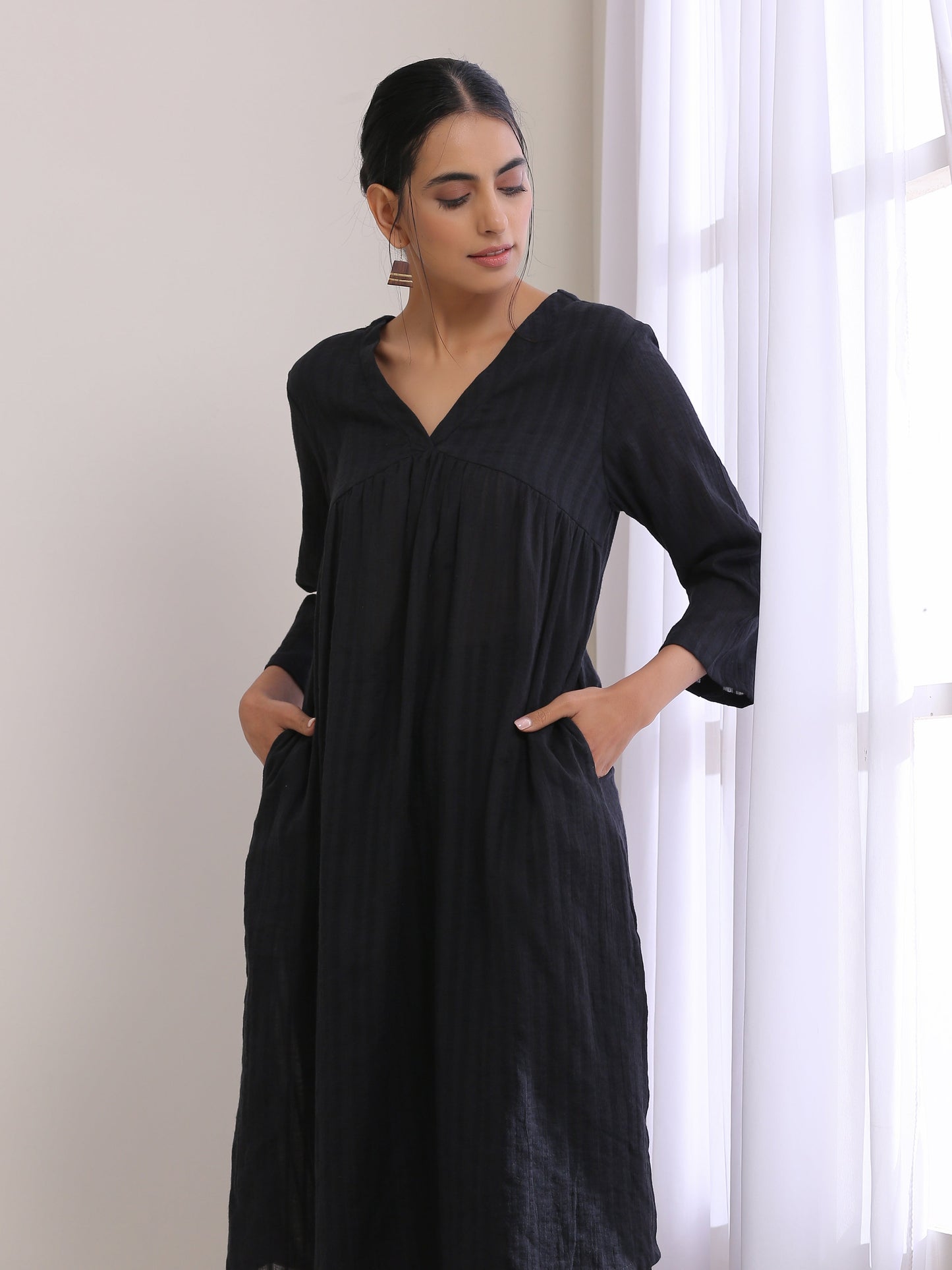 trueBrowns Black Dobby Flared Slit Kurta Pant Set | Swadesiicart