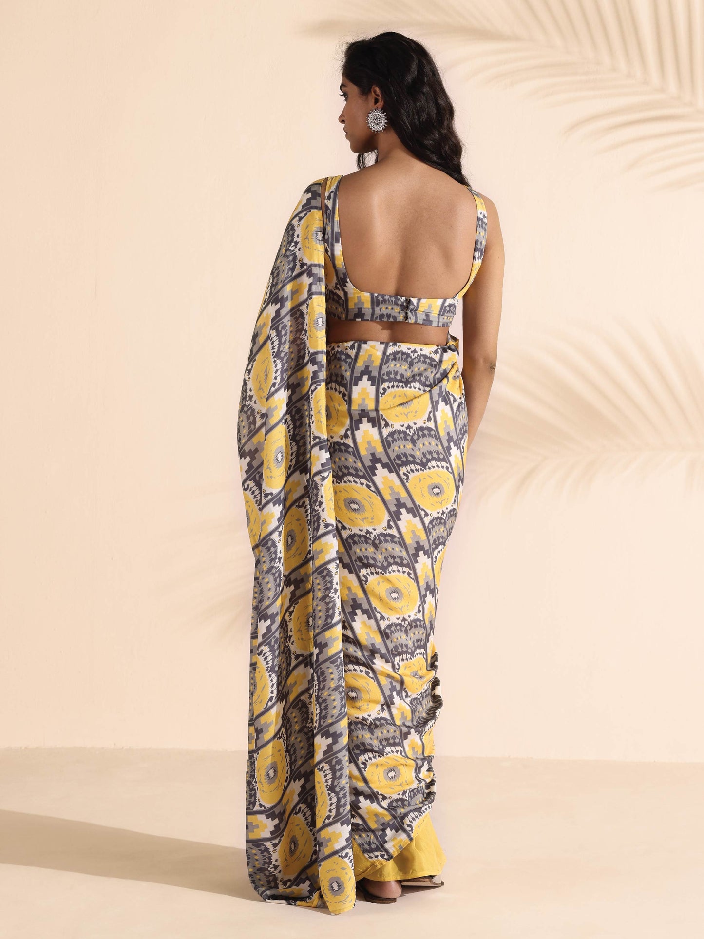 trueBrowns Yellow Muslin Ikat Saree | Swadesiicart