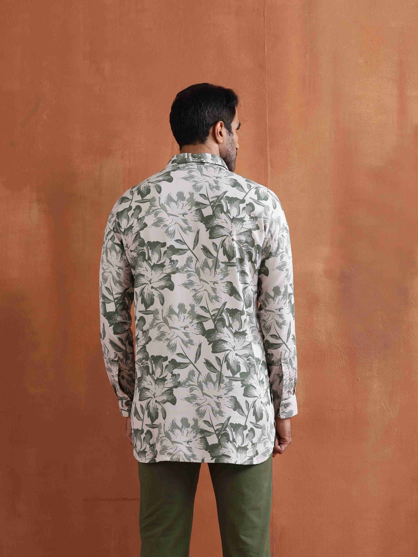 trueBrowns Men's Off White Printed Short Kurta | Swadesiicart