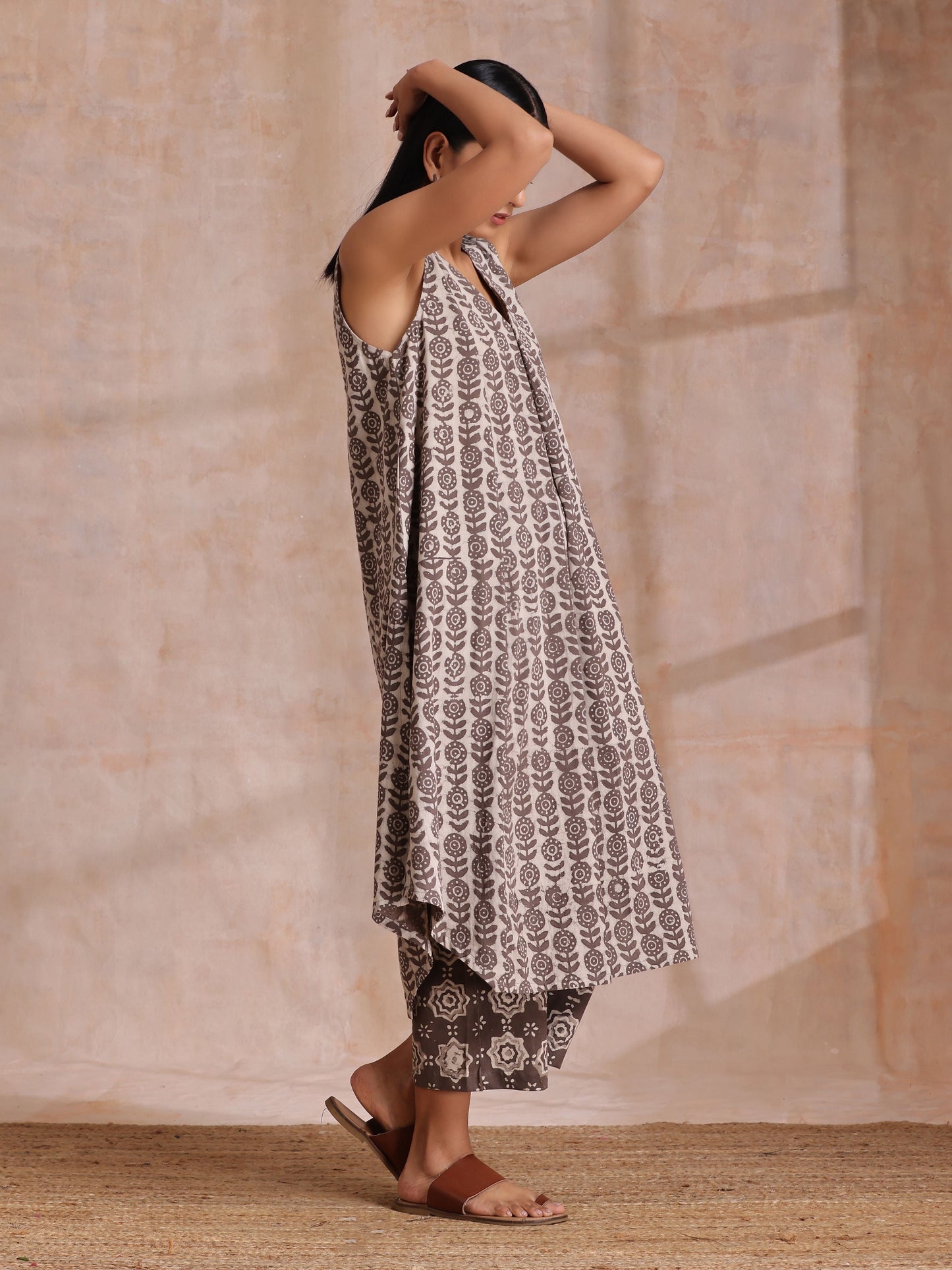 trueBrowns Clay Dabu Buta Print Cotton Sleeveless Flared Kurta Pant Set | Swadesiicart