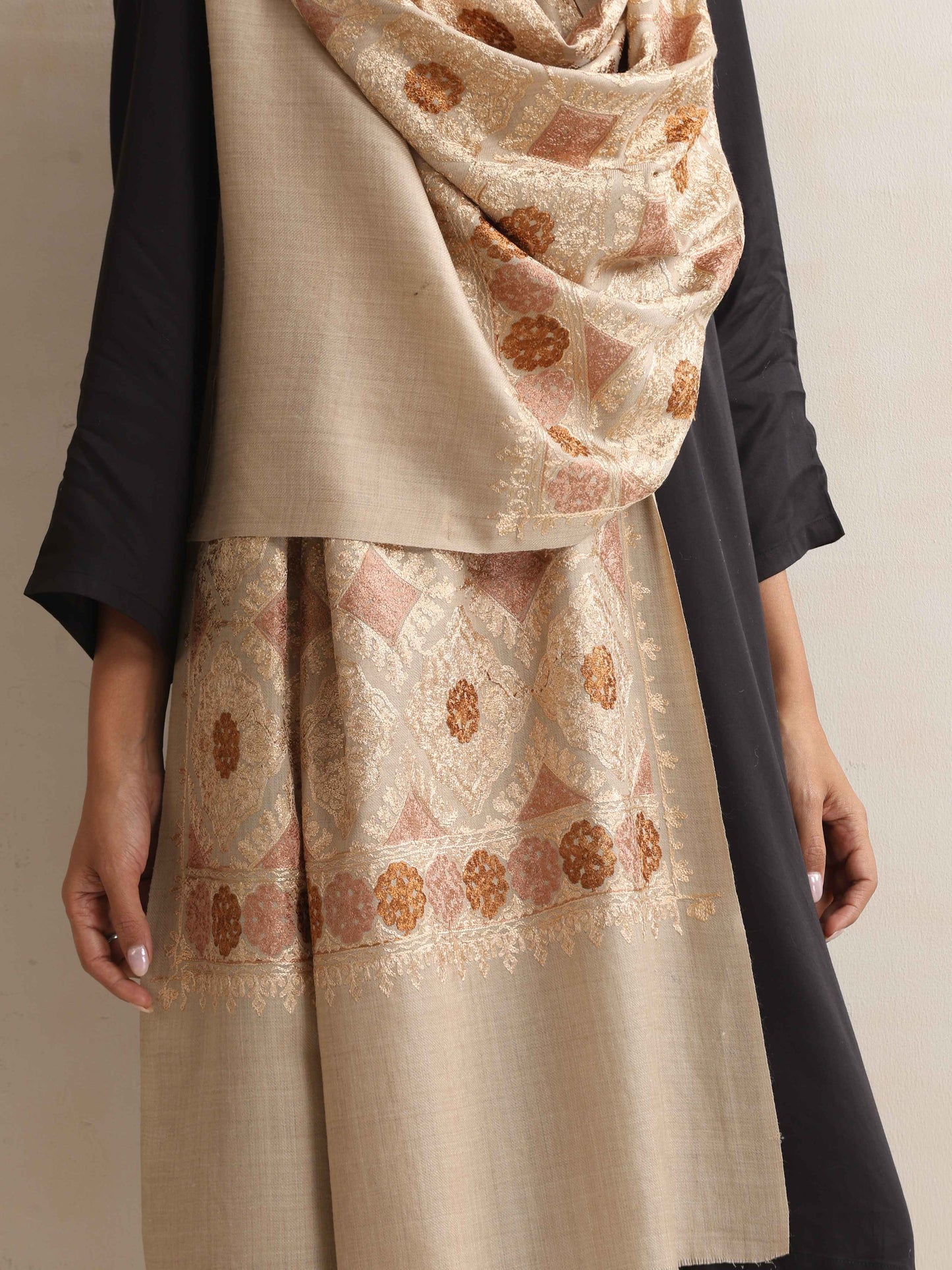 trueBrowns Beige Geometric Embroidered Woollen Stole | Swadesiicart