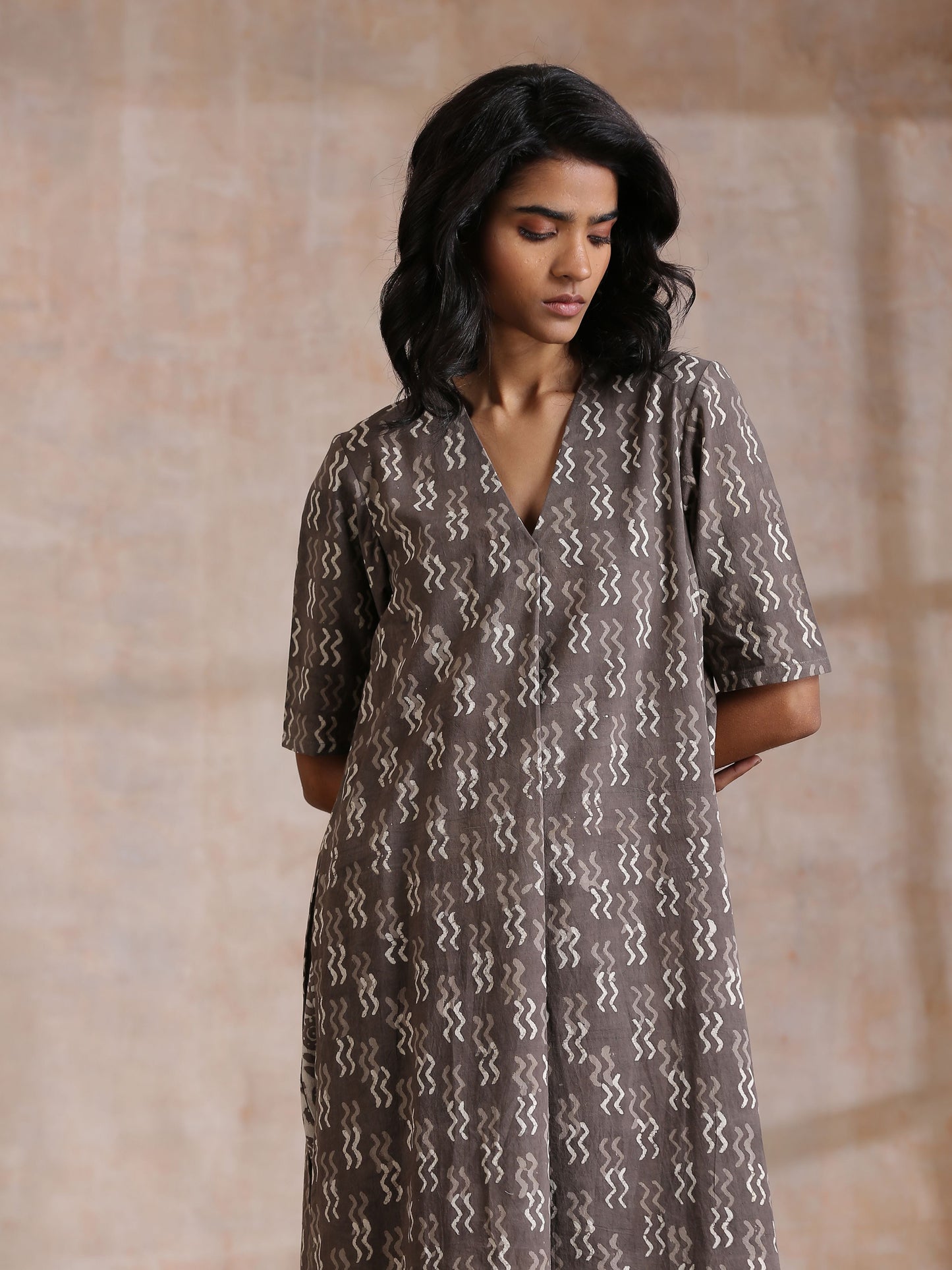 trueBrowns Clay Dabu Zig-Zag Motifs Print Cotton Kurta Pant Set | Swadesiicart