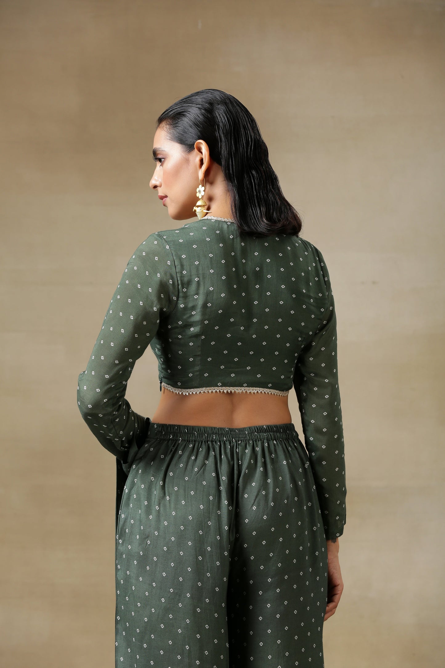trueBrowns Dark Green Bandhani Printed Silk Full Sleeve Blouse | Swadesiicart