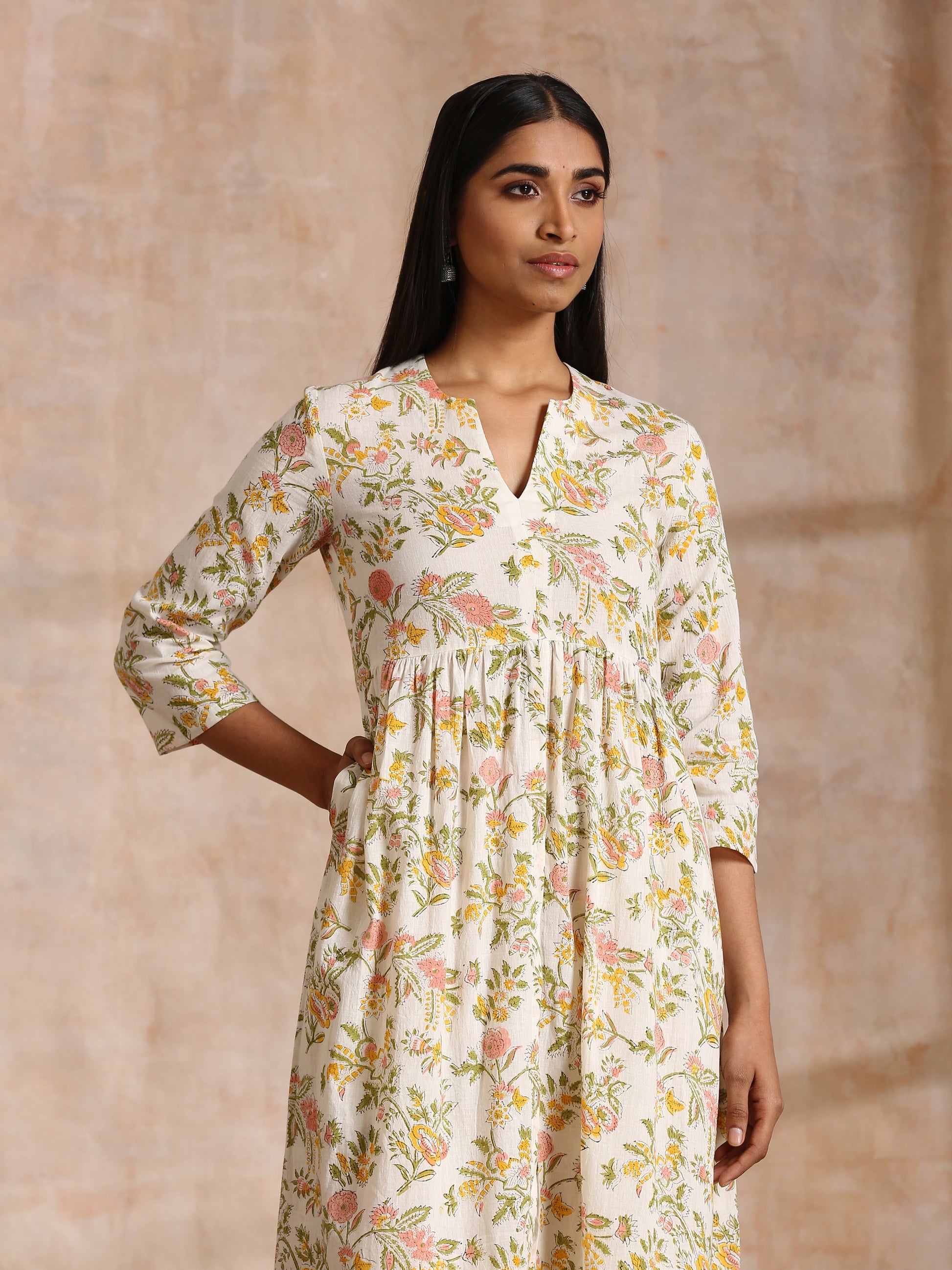 trueBrowns White Multi Color Overall Block Print Cotton Kurta Pant Set | Swadesiicart