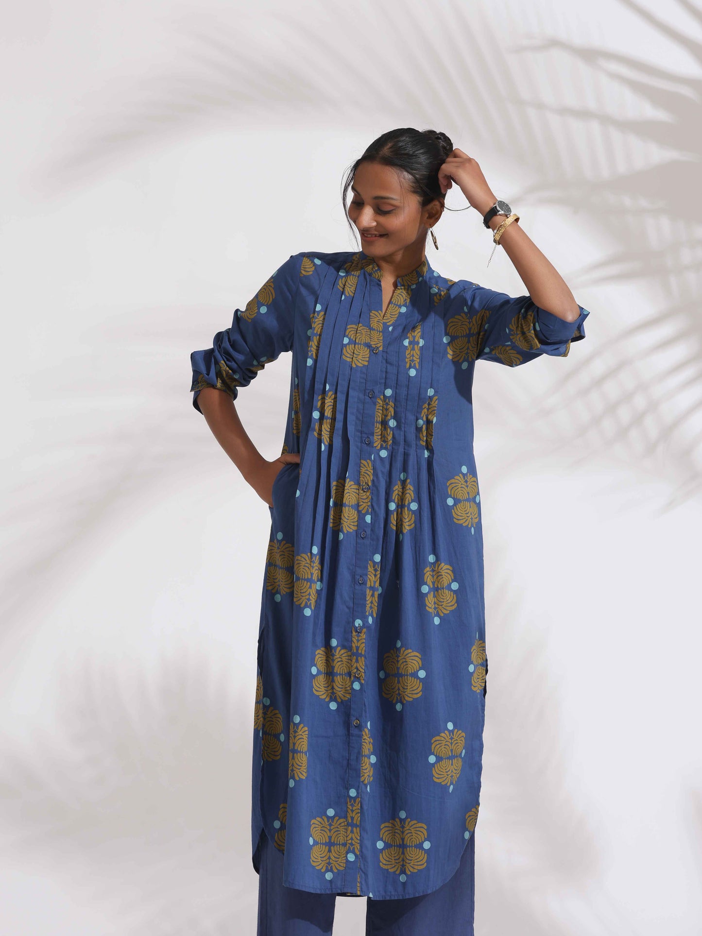 trueBrowns Blue Cotton Print Pleated Kurta Set | Swadesiicart