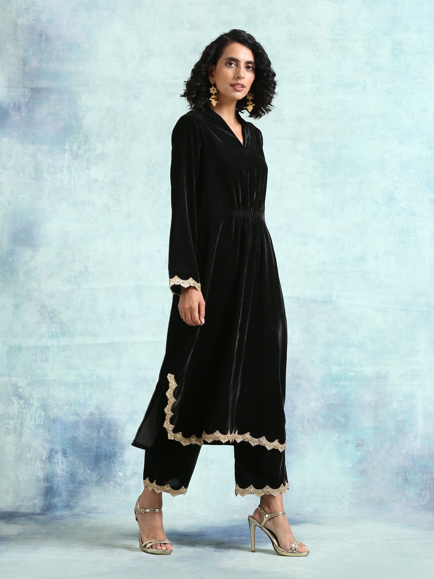 trueBrowns Black Velvet Lace Kurta | Swadesiicart