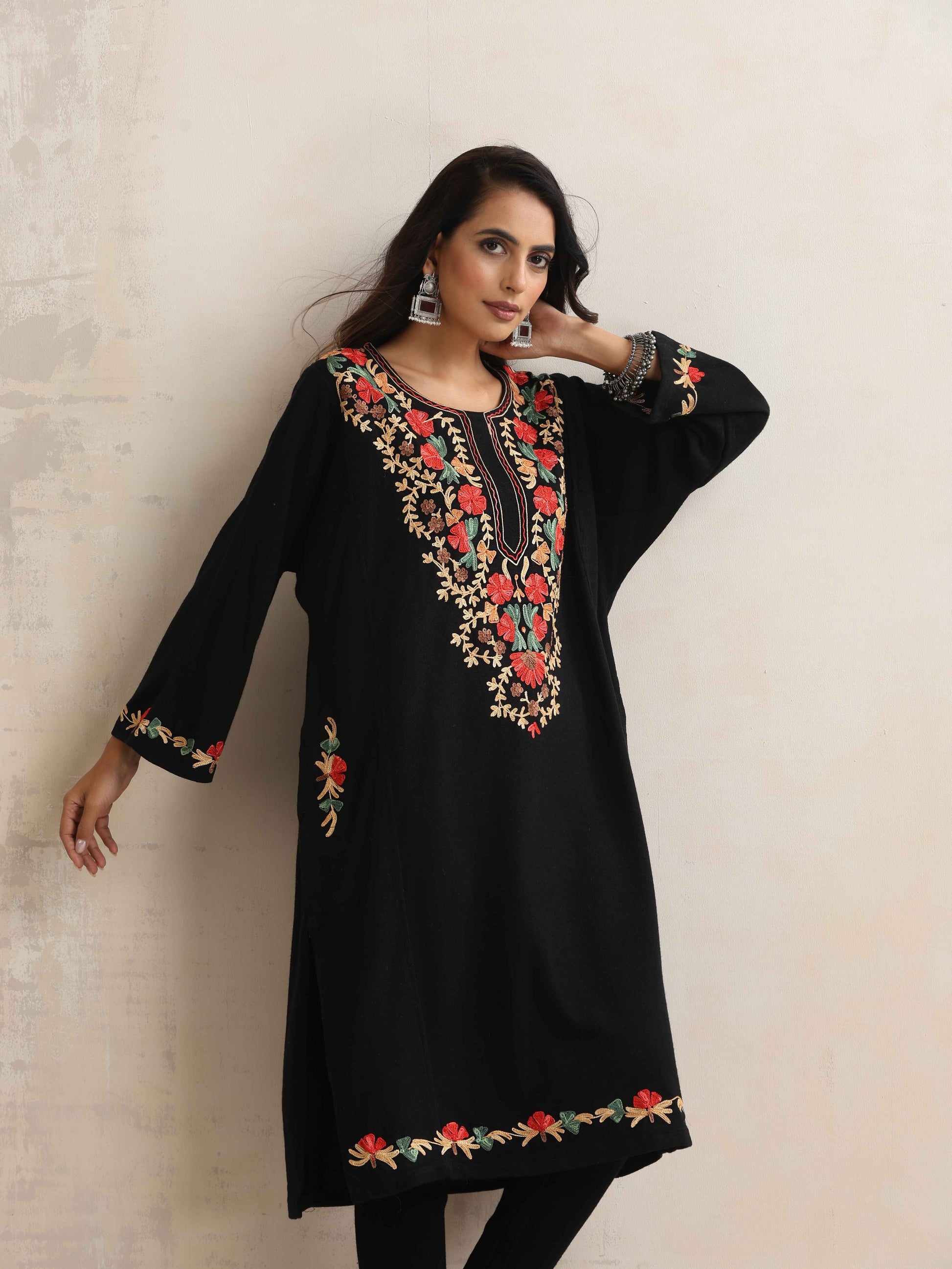 trueBrowns Black Kashmiri Embroidered Woollen Phiran Kurta | Swadesiicart
