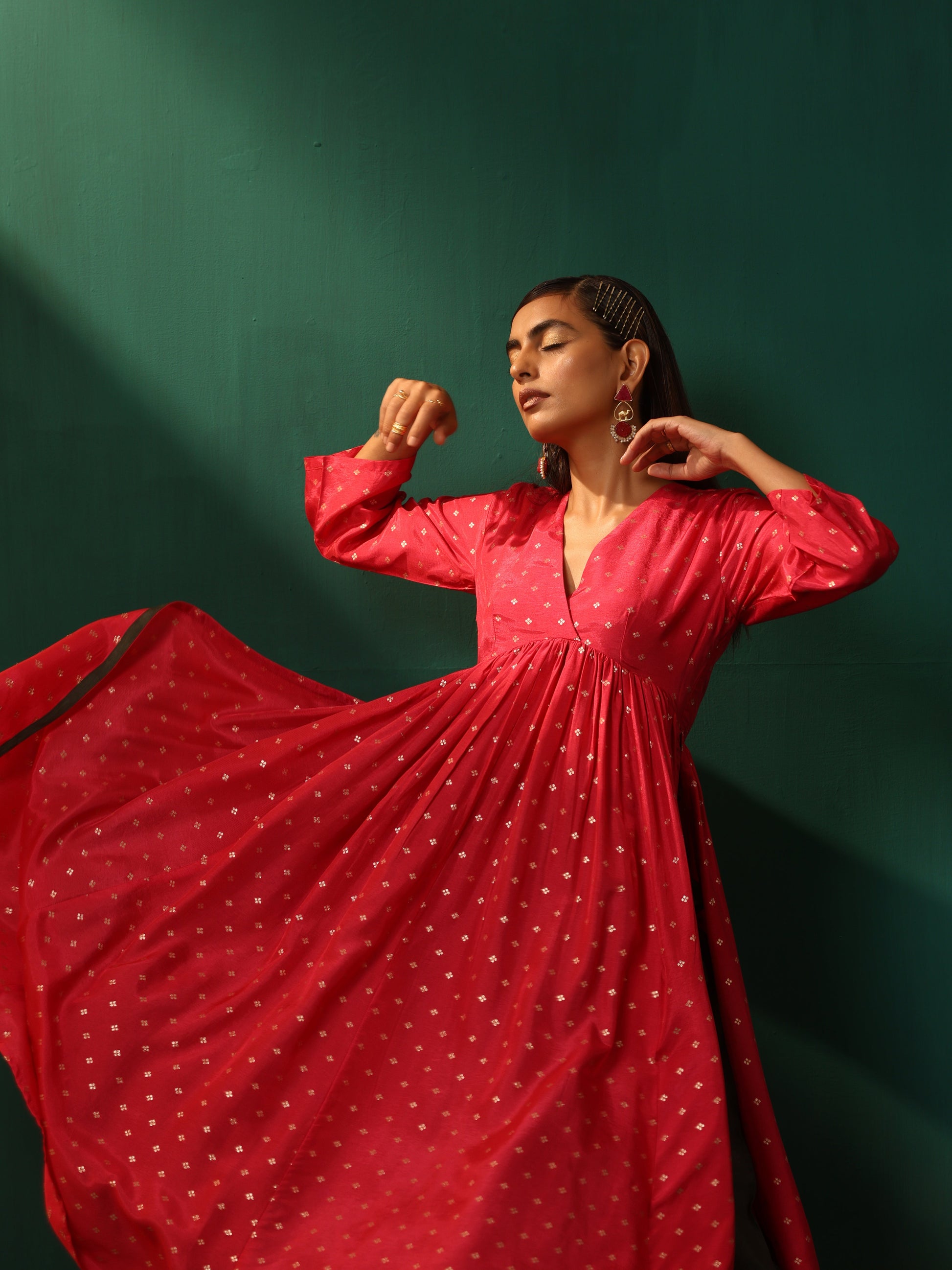 trueBrowns Pink Square Viscose Silk V-Neck Waist Gathered Kurta Pant Set | Swadesiicart