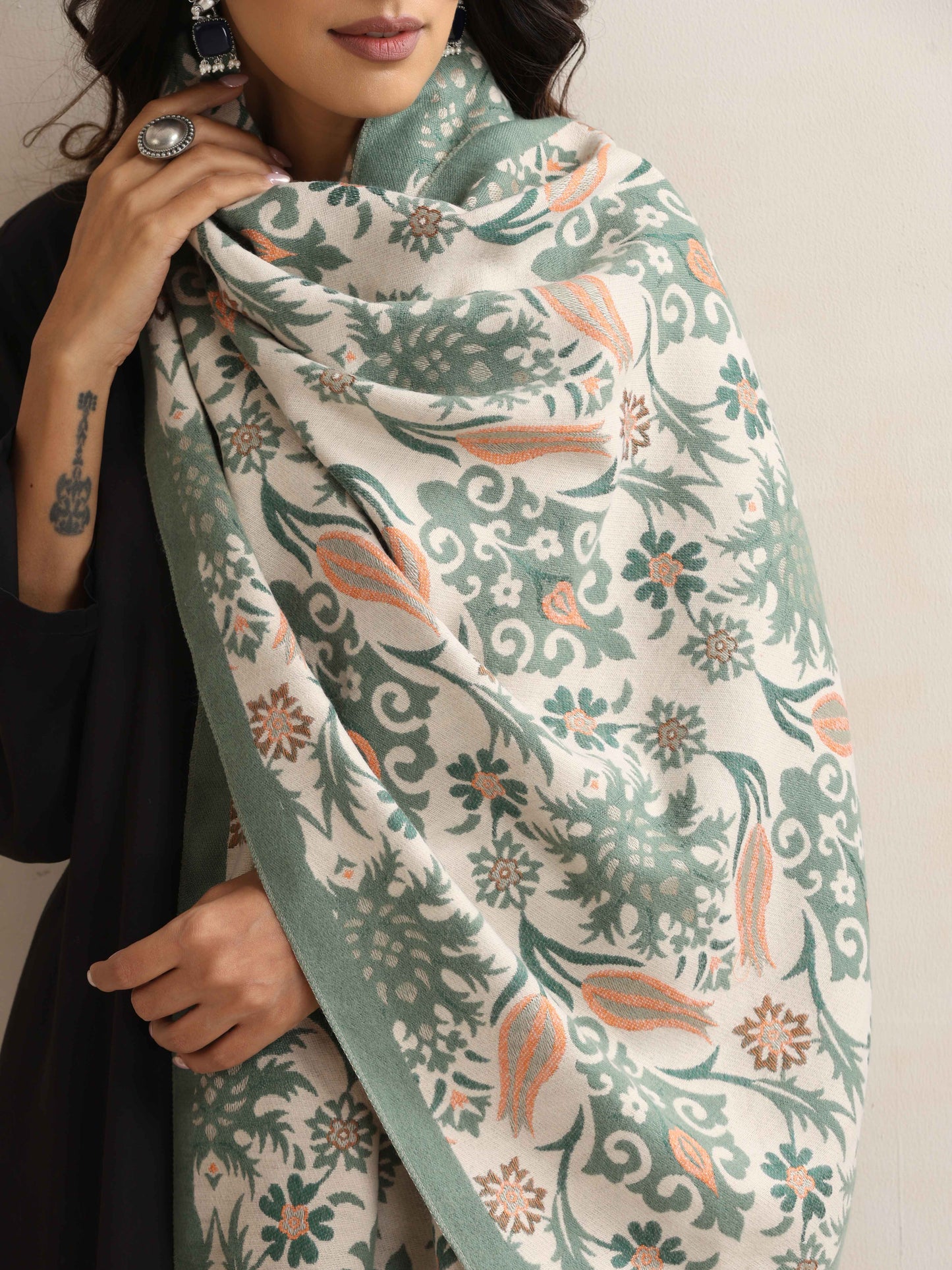 trueBrowns Green Floral Reversible Woollen Stole | Swadesiicart