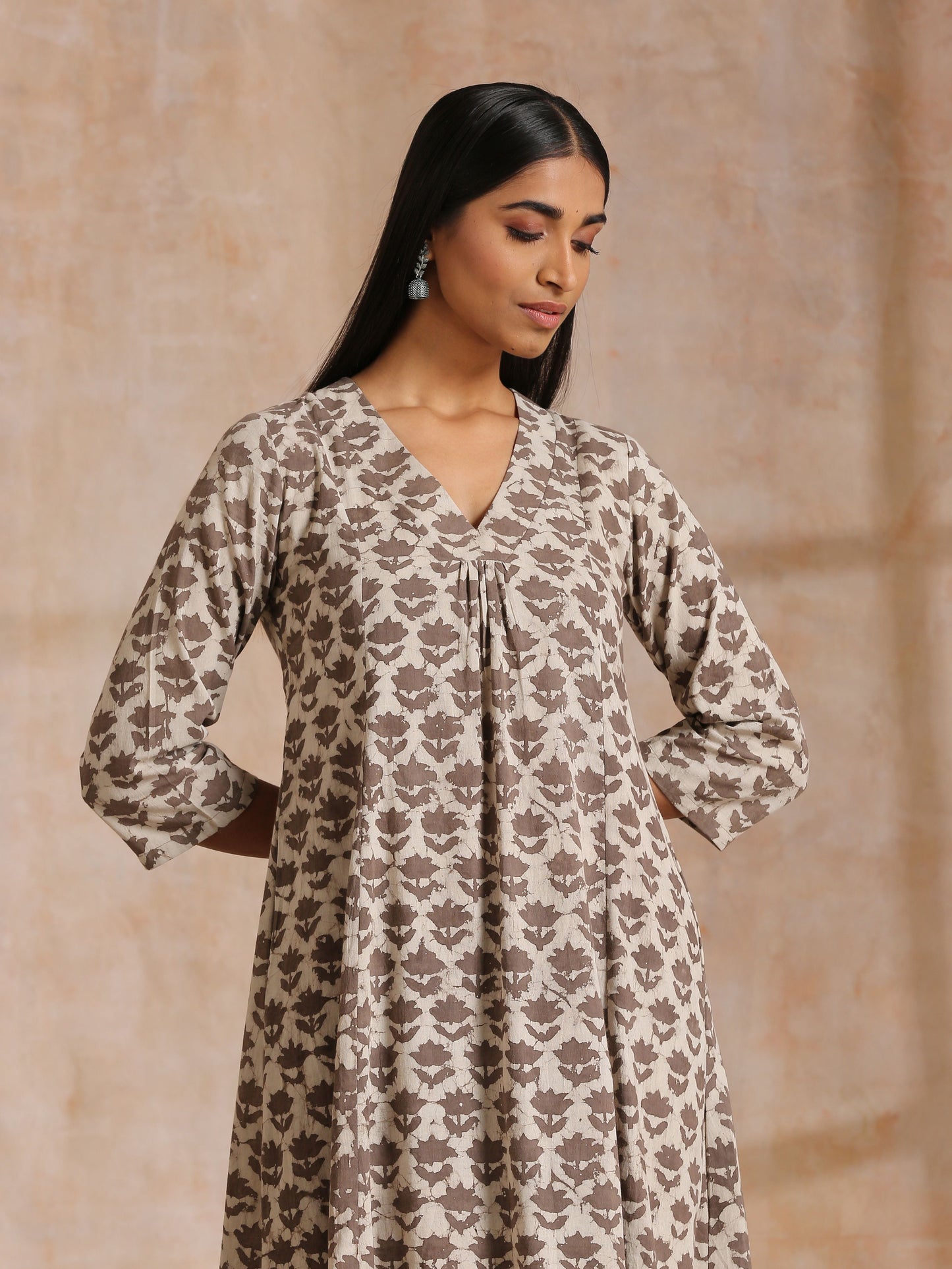 trueBrowns Clay Dabu Buta Print Cotton Front Neck Gathered Kurta Pant Set | Swadesiicart