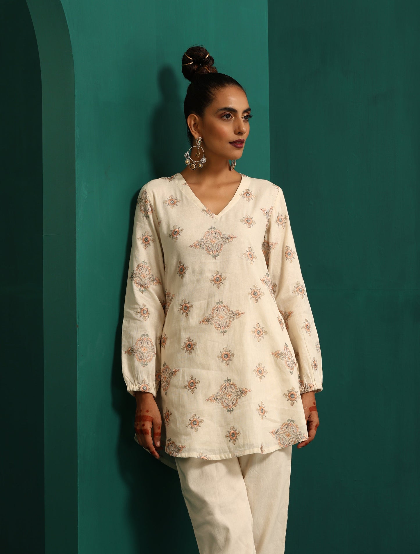 trueBrowns Ivory Peach Cotton V-Neck Co-Ord Set - Swadesiicart