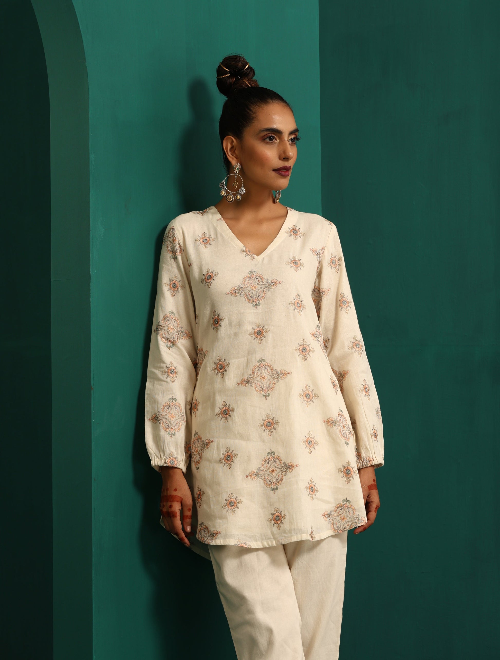 trueBrowns Ivory Peach Cotton V-Neck Co-Ord Set - Swadesiicart