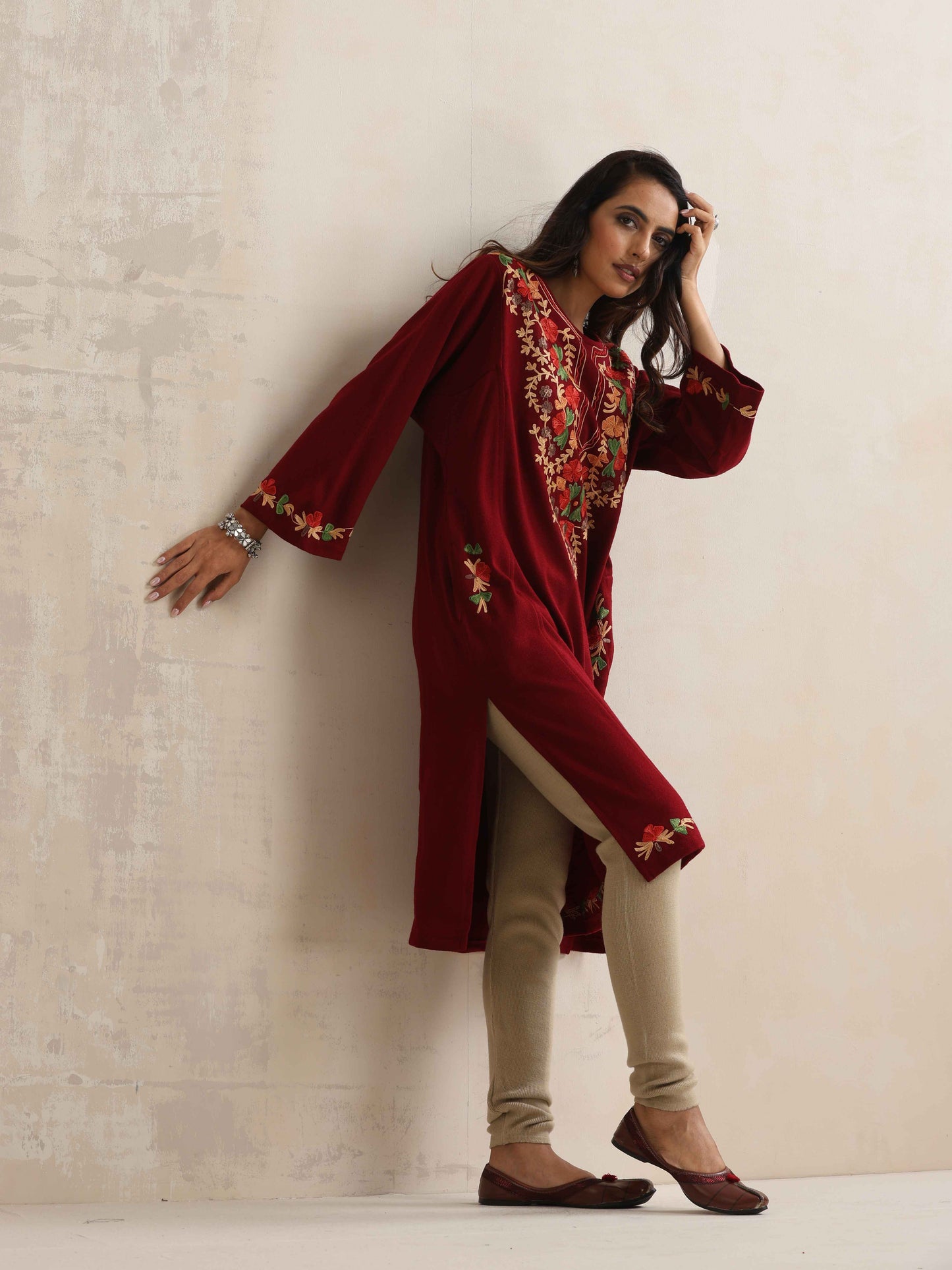 trueBrowns Maroon Kashmiri Embroidered Woollen Phiran Kurta | Swadesiicart
