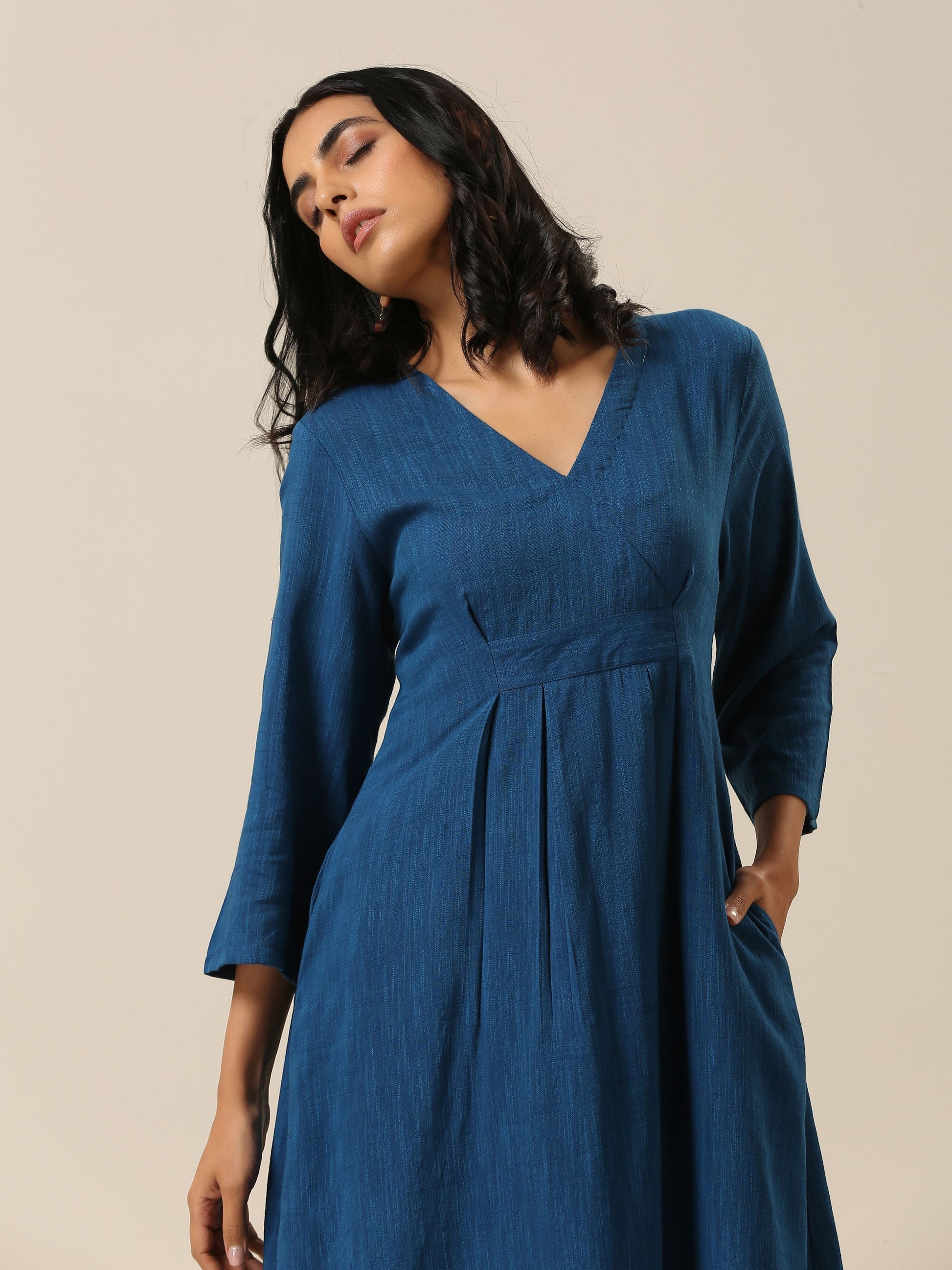 trueBrowns Classic Blue Slub Texture Overlap Pleat Kurta Pant Set | Swadesiicart