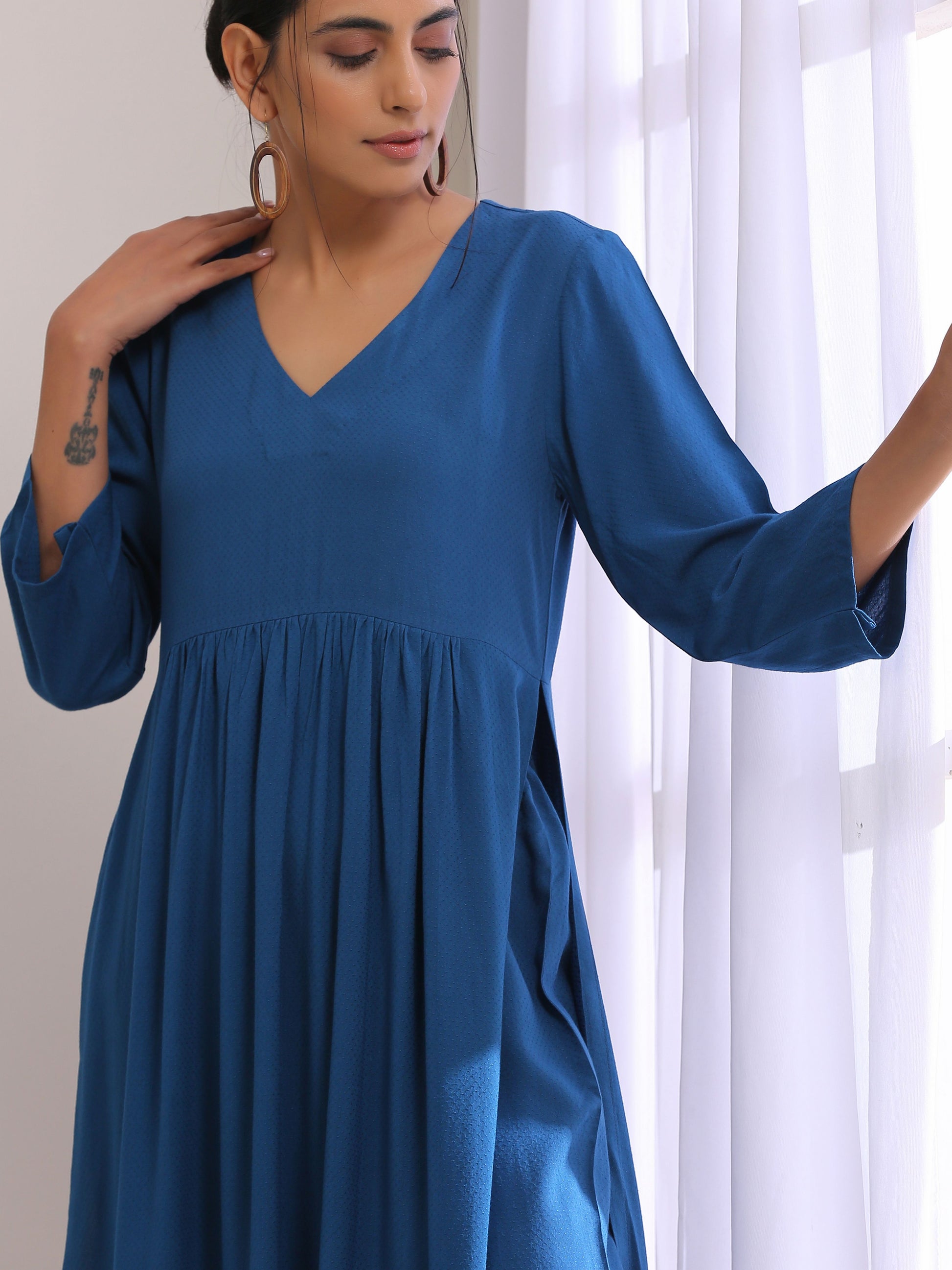 trueBrowns Classic Blue Dobby High Slit Gathered Kurta Set | Swadesiicart