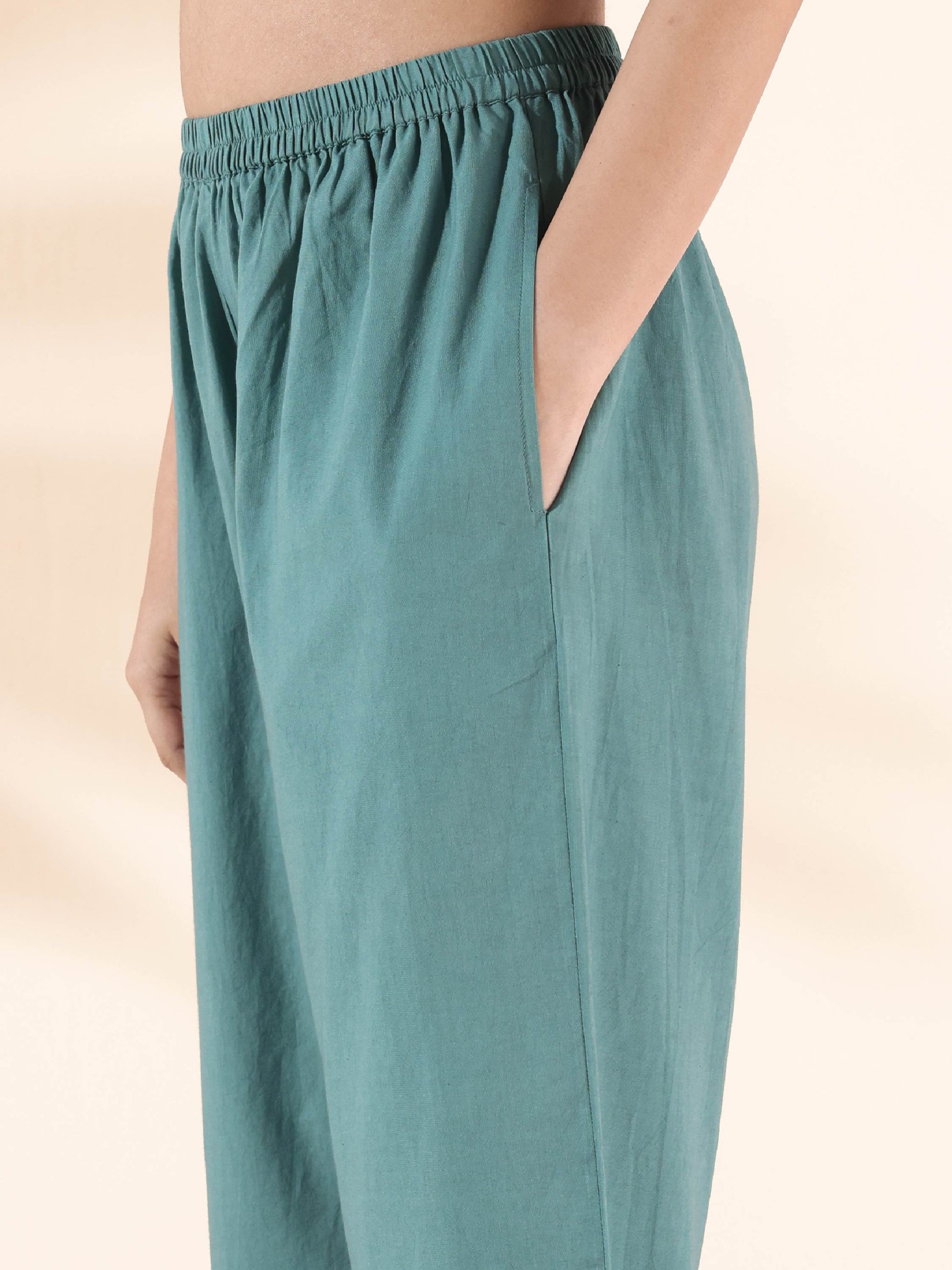 trueBrowns Green Cotton Ikat Kurta Pant Set | Swadesiicart