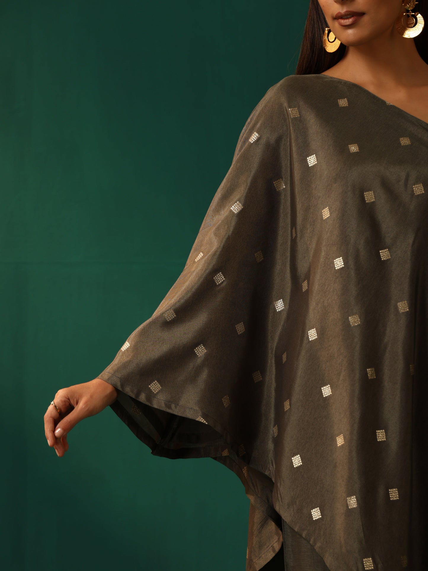 trueBrowns Grey Diamond Viscose Silk One-Shoulder Kurta Pant Set | Swadesiicart