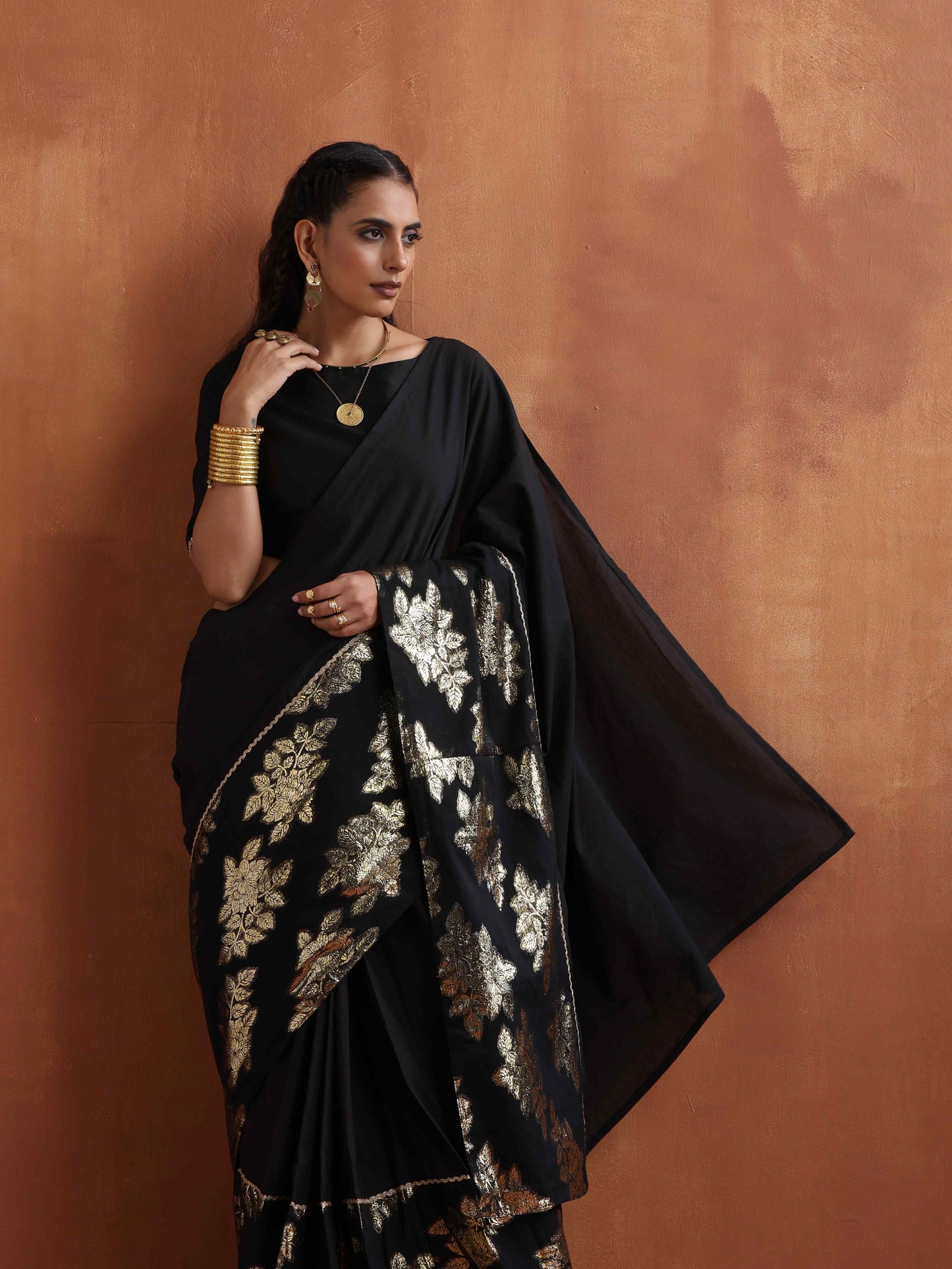 trueBrowns Black Metallic Ready To Wear Saree | Swadesiicart