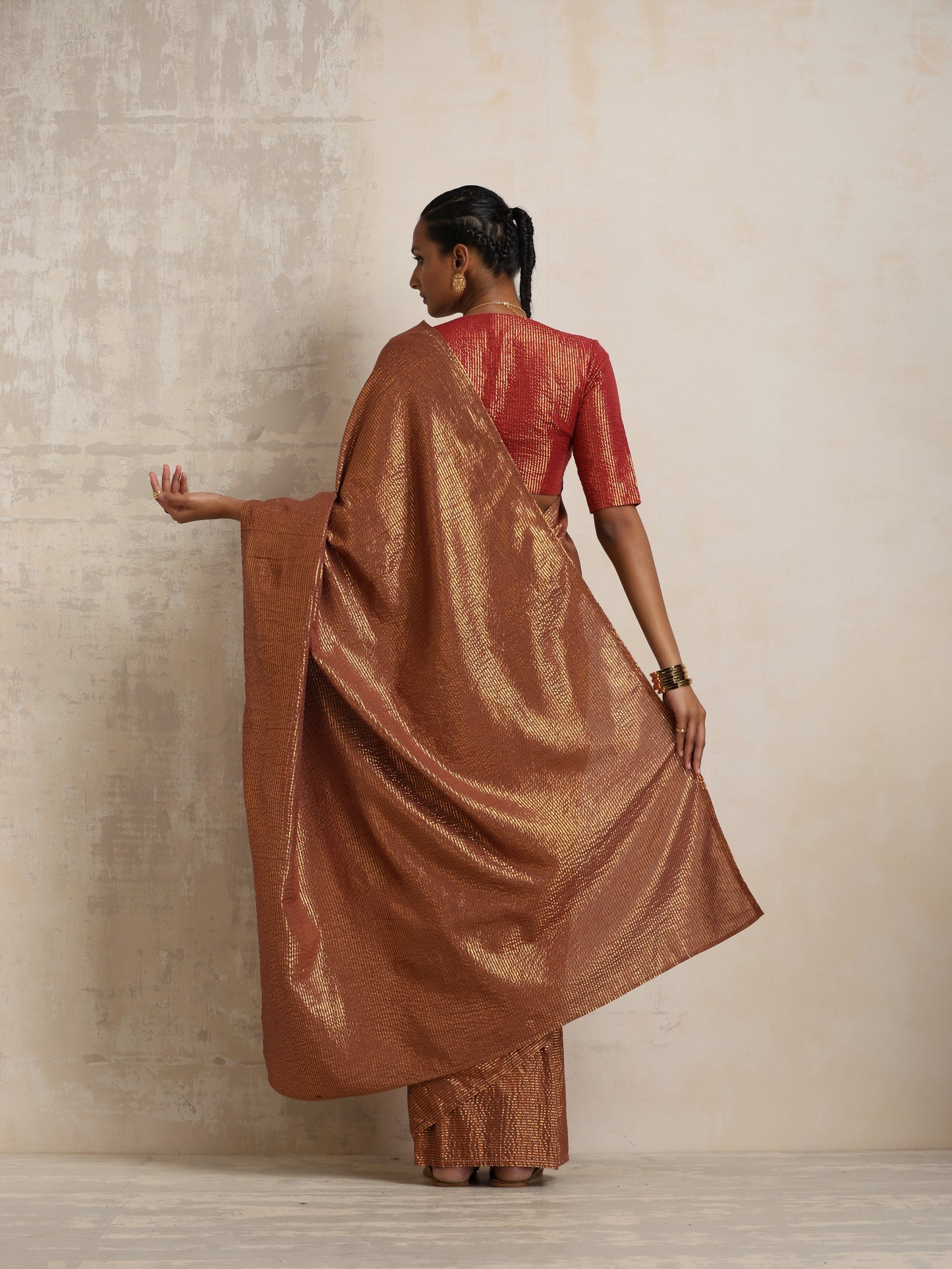 trueBrowns Brown Gold Metallic Ready To Wear Saree | Swadesiicart