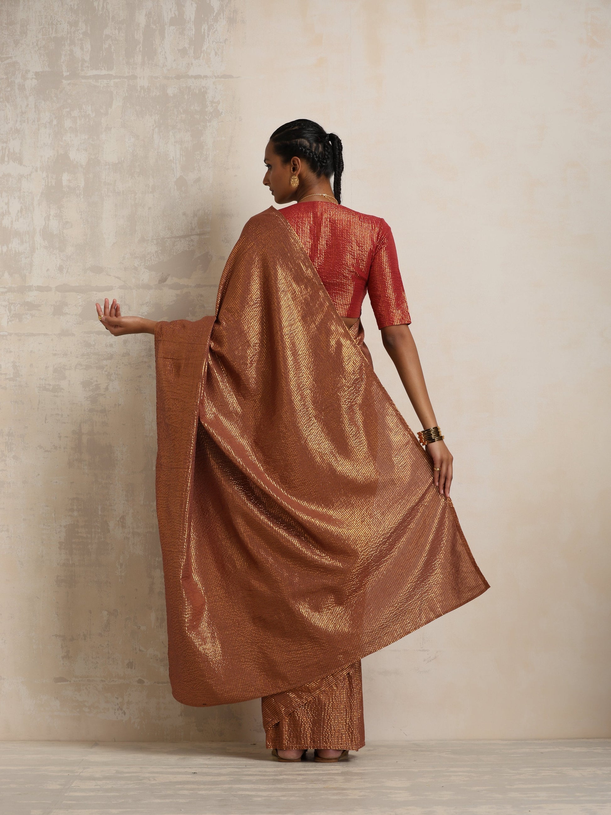trueBrowns Brown Gold Metallic Ready To Wear Saree | Swadesiicart