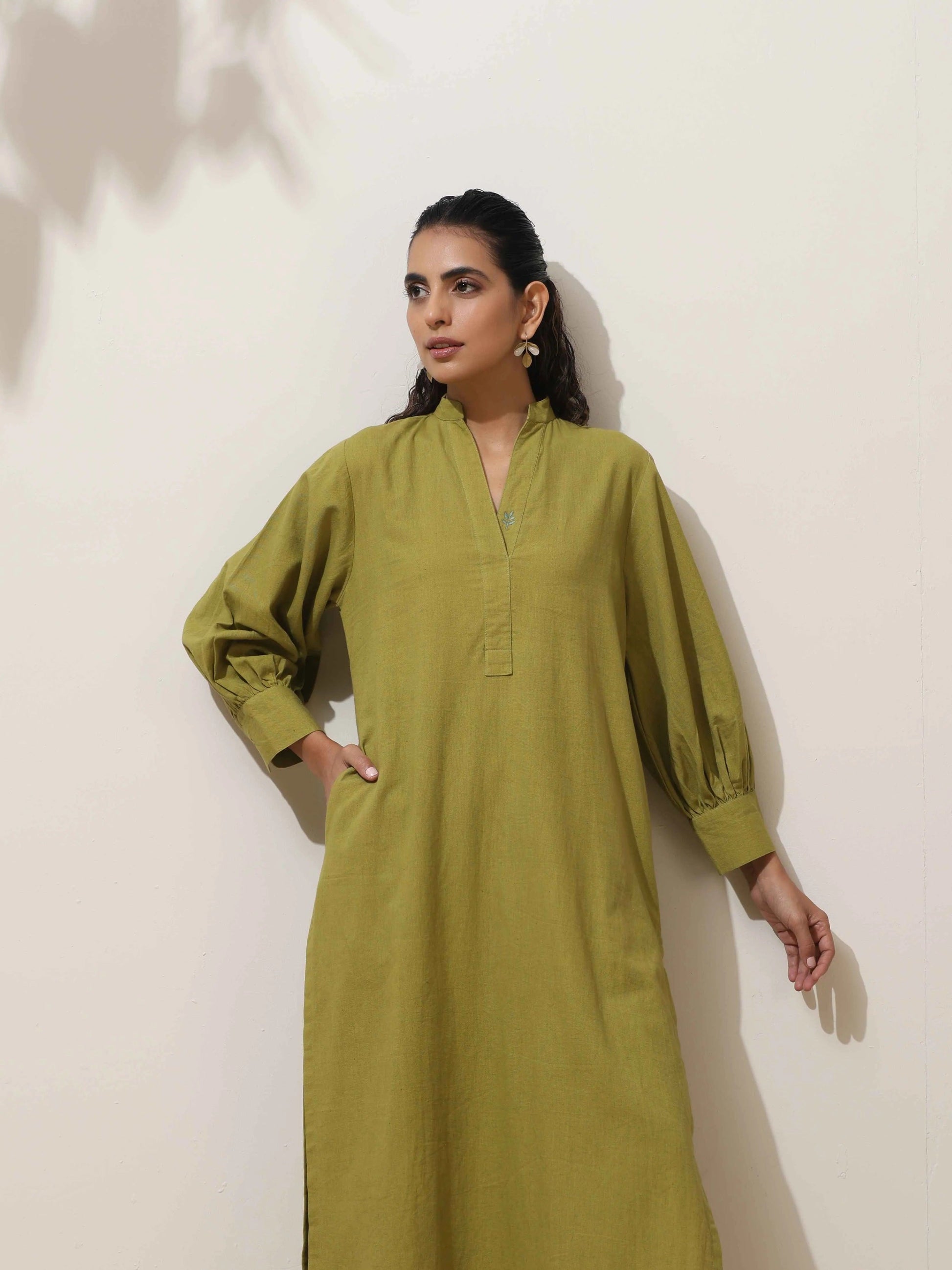 trueBrowns Pear Green Cotton Linen Kurta Pant Set | Swadesiicart