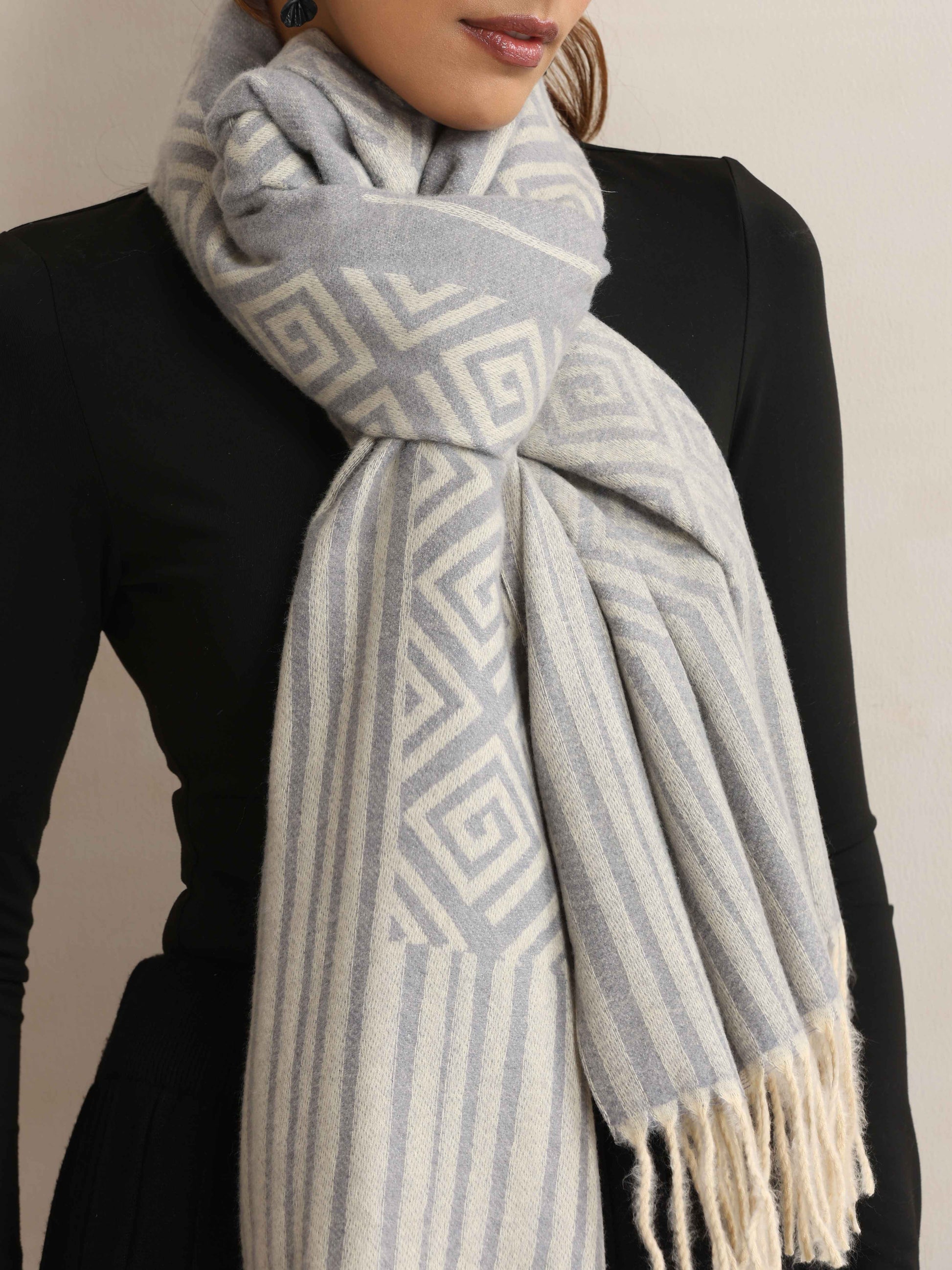 trueBrowns Grey Geometric Woollen Stole | Swadesiicart